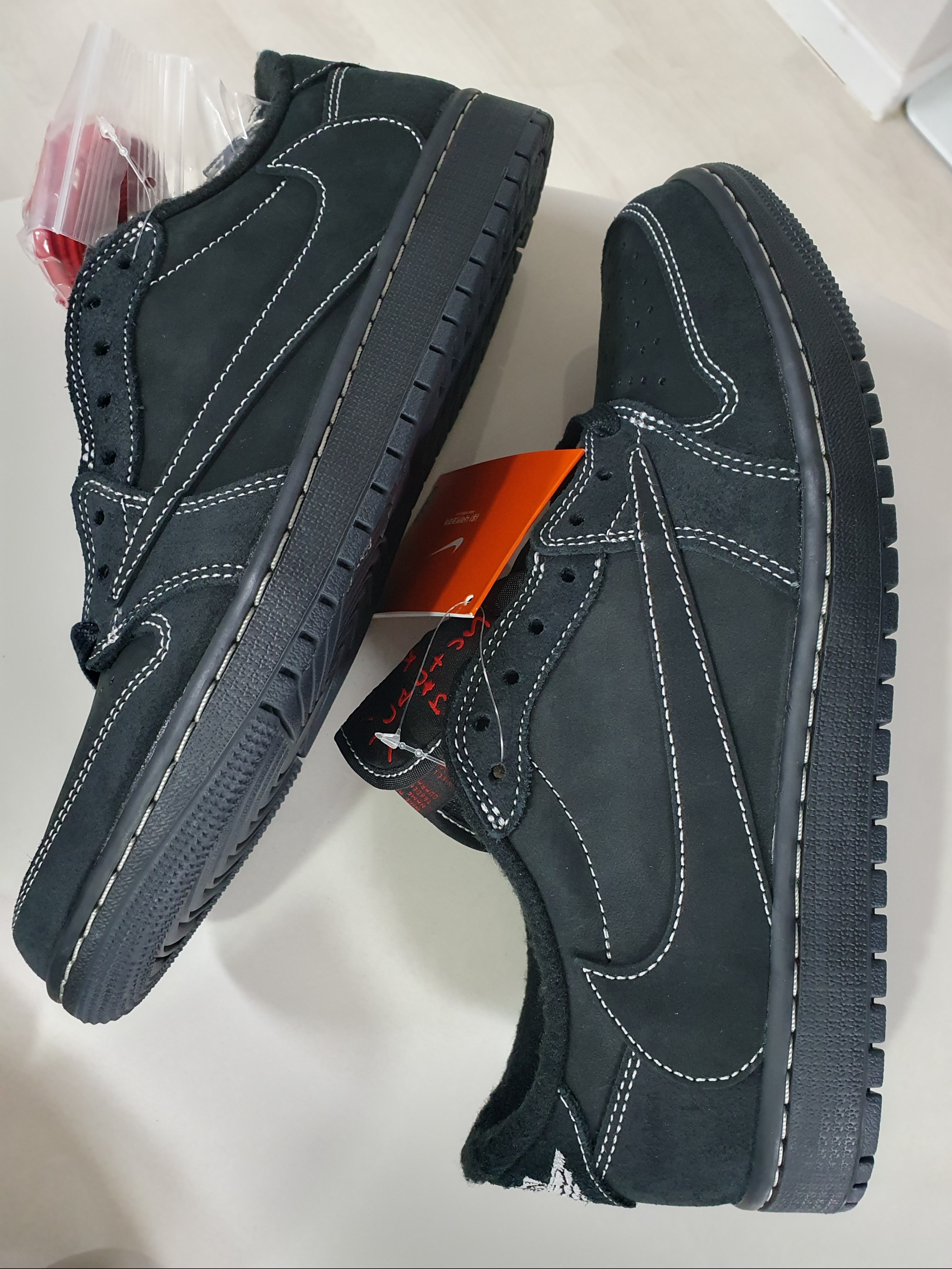Jordan 1 x Travis Scott Retro Low OG SP Black Phantom 착용 스타일