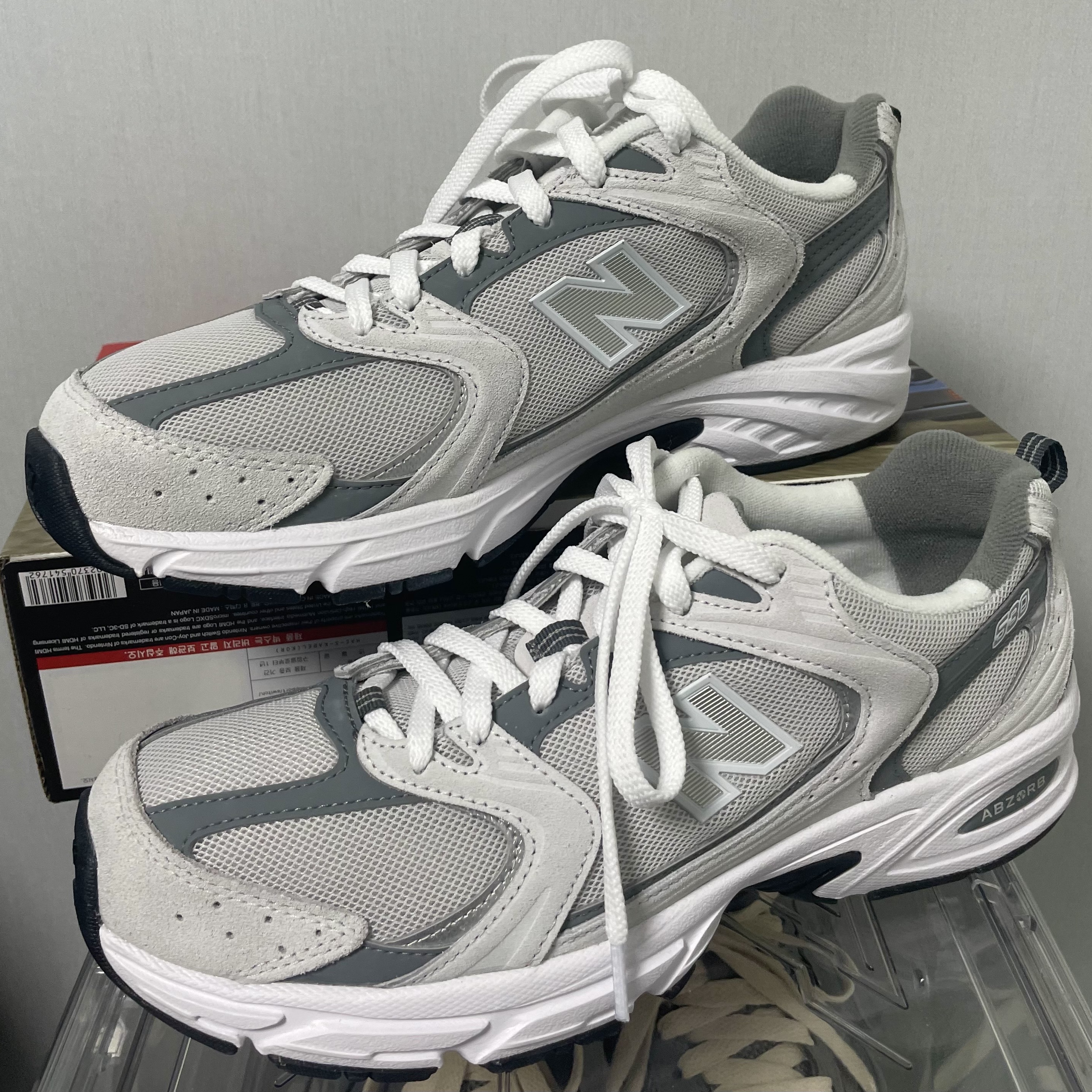 New Balance 530 Classic Grey 착용 스타일