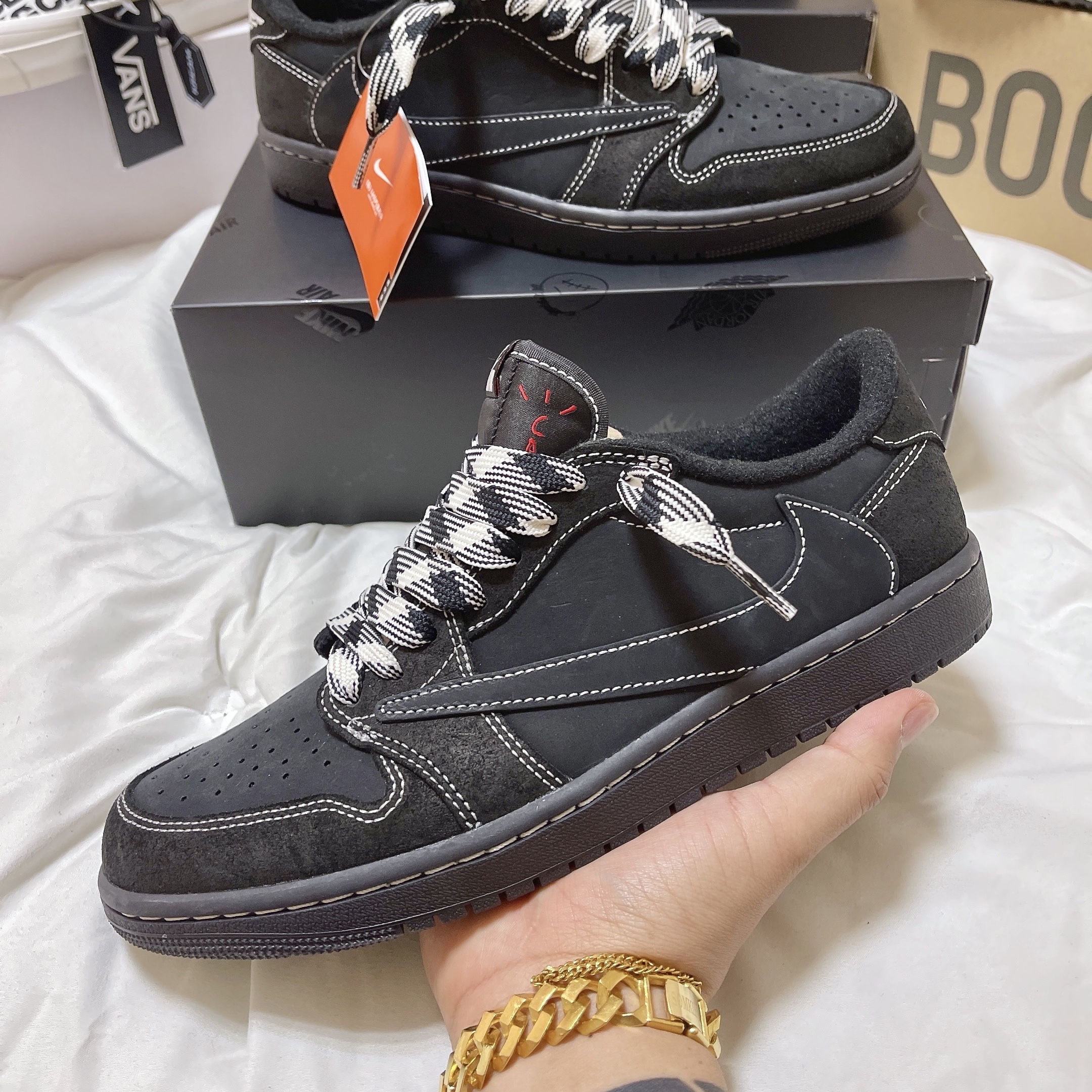 Jordan 1 x Travis Scott Retro Low OG SP Black Phantom 착용 스타일
