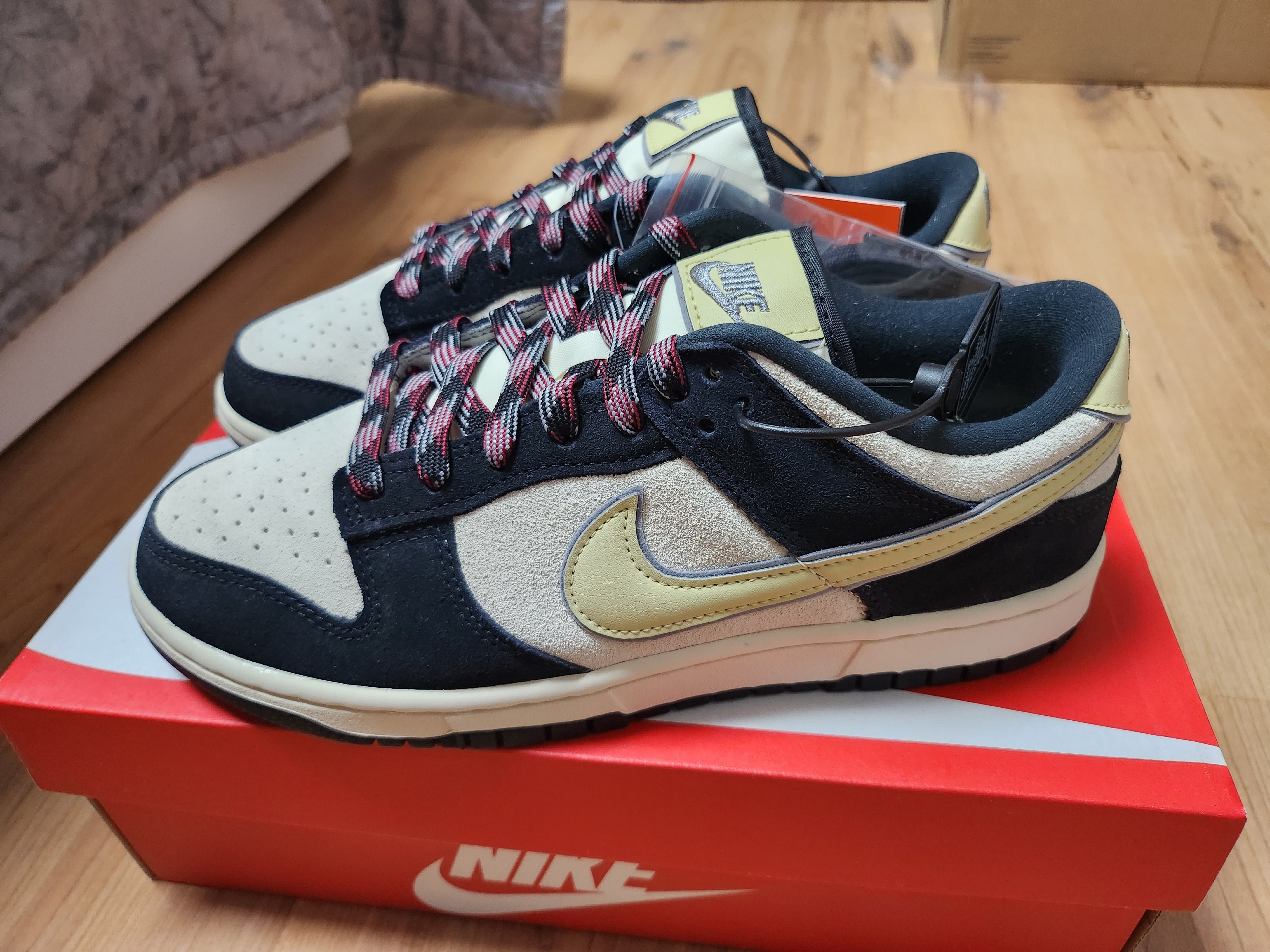 (W) Nike Dunk Low LX Black Suede 착용 스타일 - 1