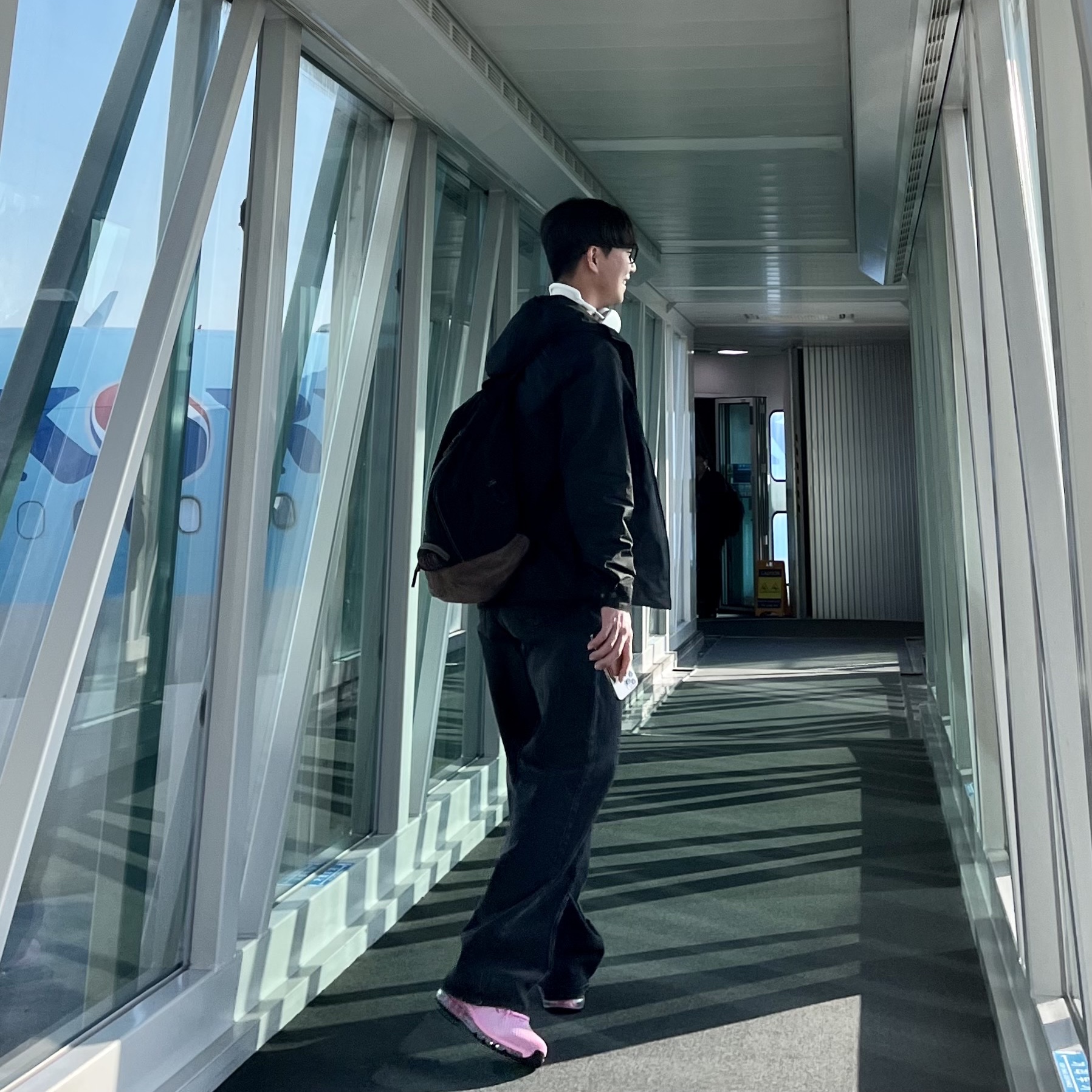 Nike x Stussy Air Max 2013 Psychic Pink, Apple AirPods Max Lightning Silver (Korean Ver.) 착용 스타일 - 2
