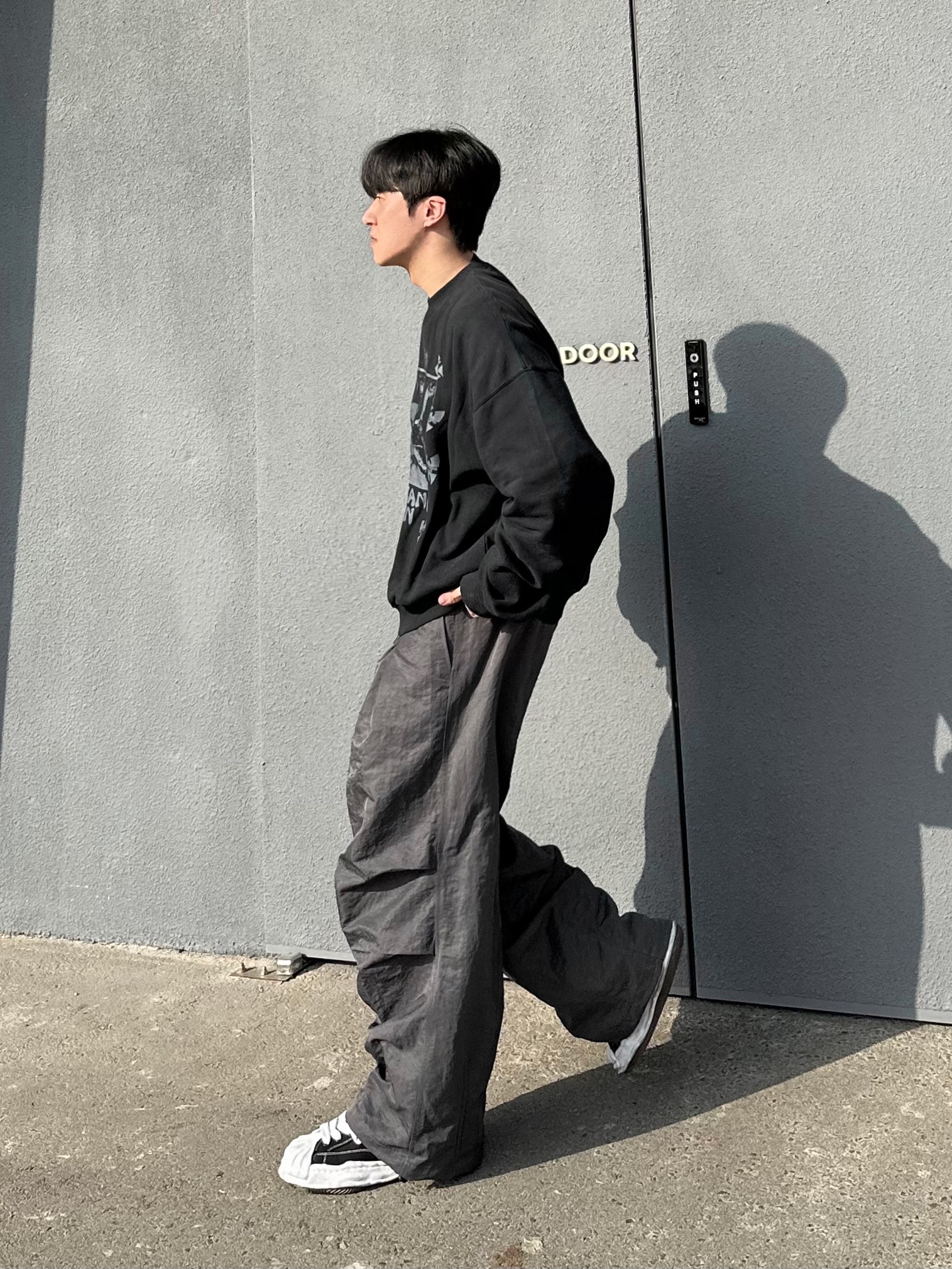 Maison Mihara Yasuhiro Blakey OG Sole Canvas Low-top Sneakers Black White 착용 스타일 - 3