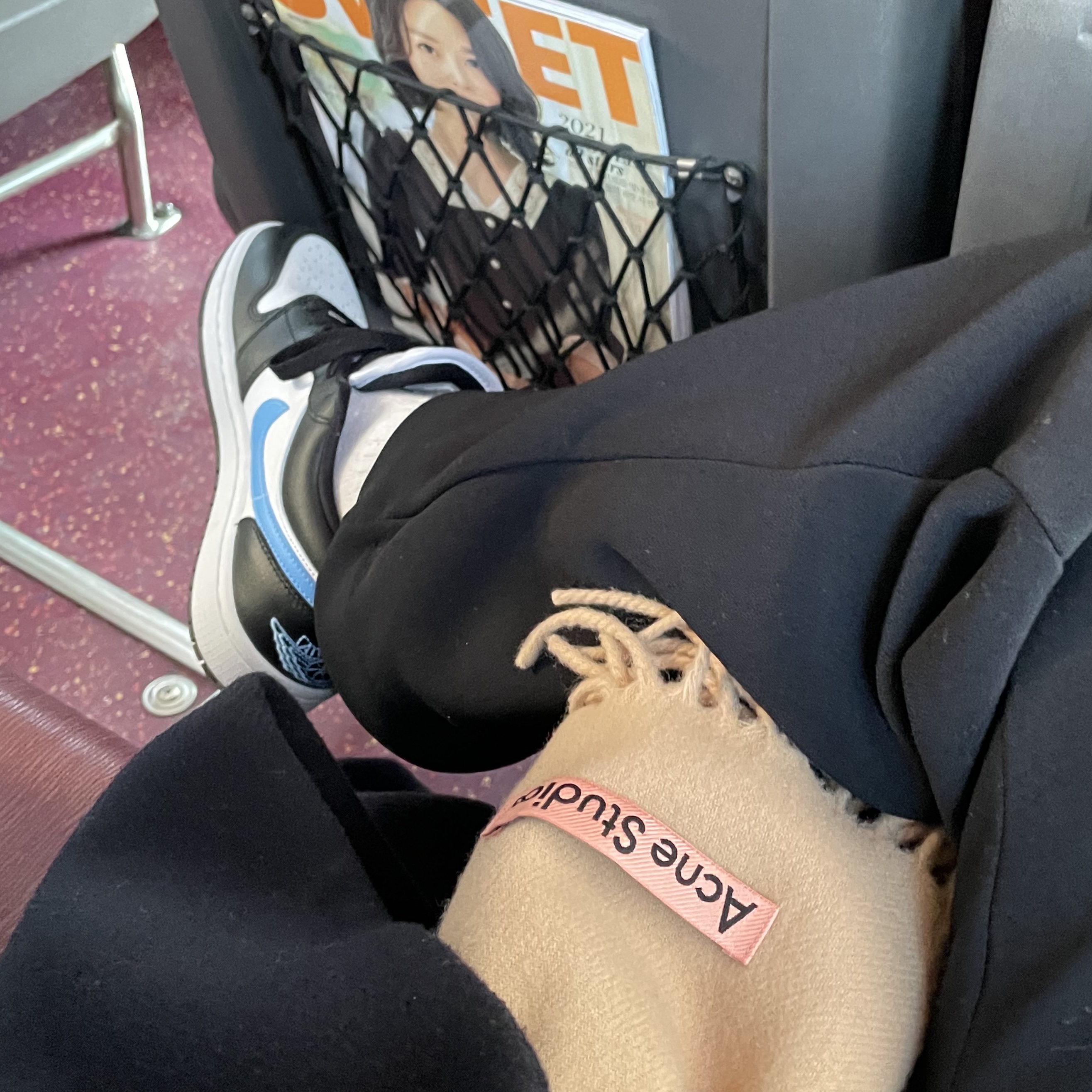 (W) Jordan 1 Low Black University Blue, Acne Studios Canada Narrow New Wool Muffler Oatmeal Melange 착용 스타일 - 2