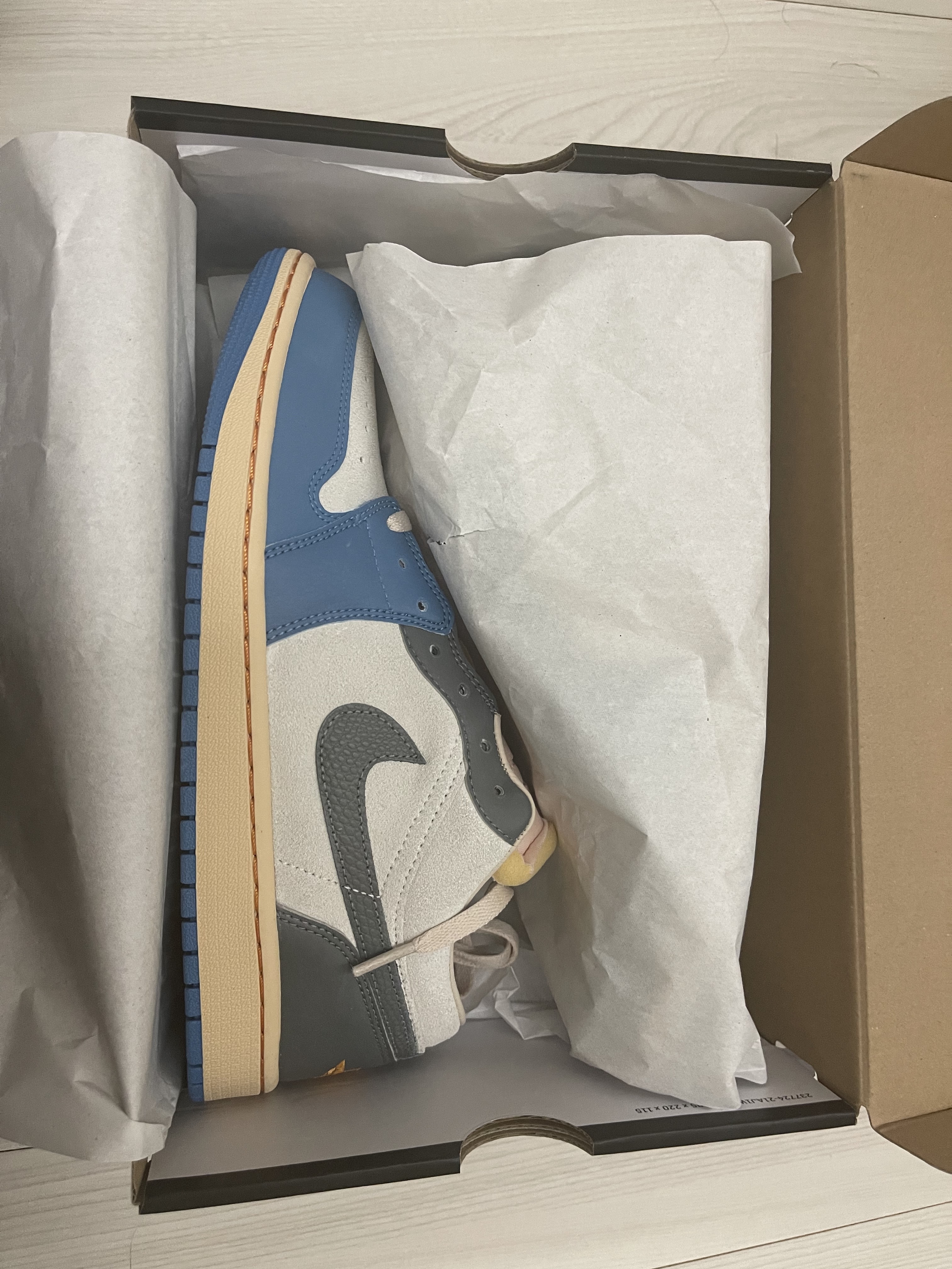 Jordan 1 Low SE Tokyo 96 착용 스타일 - 2