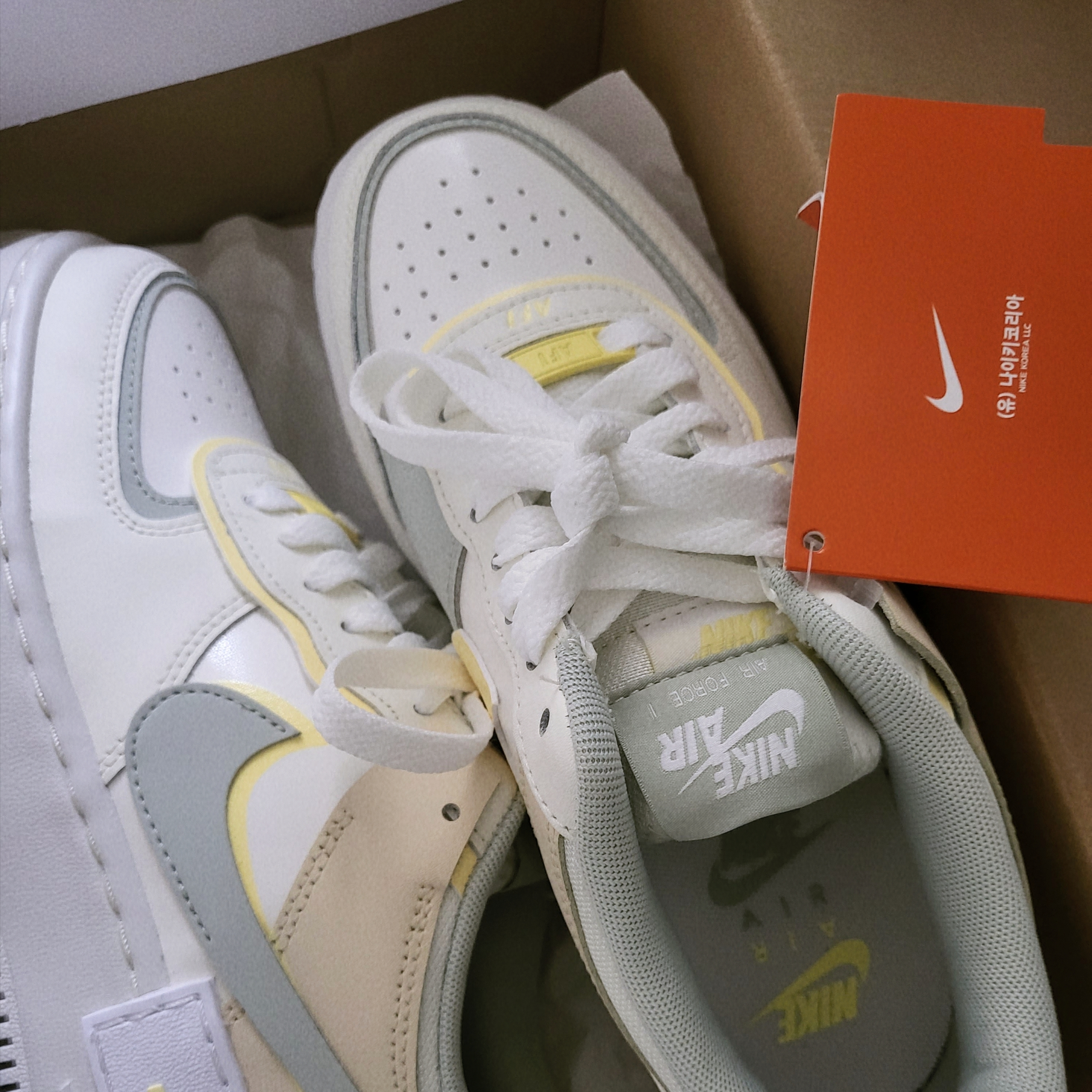 (W) Nike Air Force 1 Shadow Sail Light Silver 착용 스타일