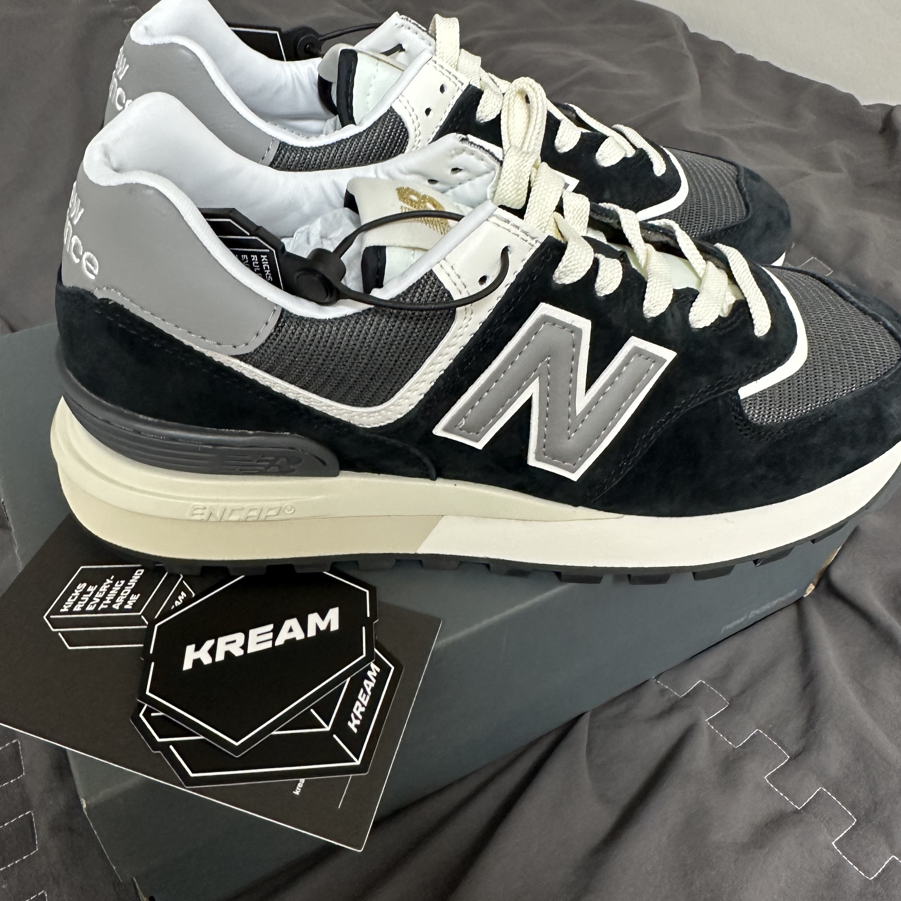 New Balance 574 Legacy Black 착용 스타일 - 2