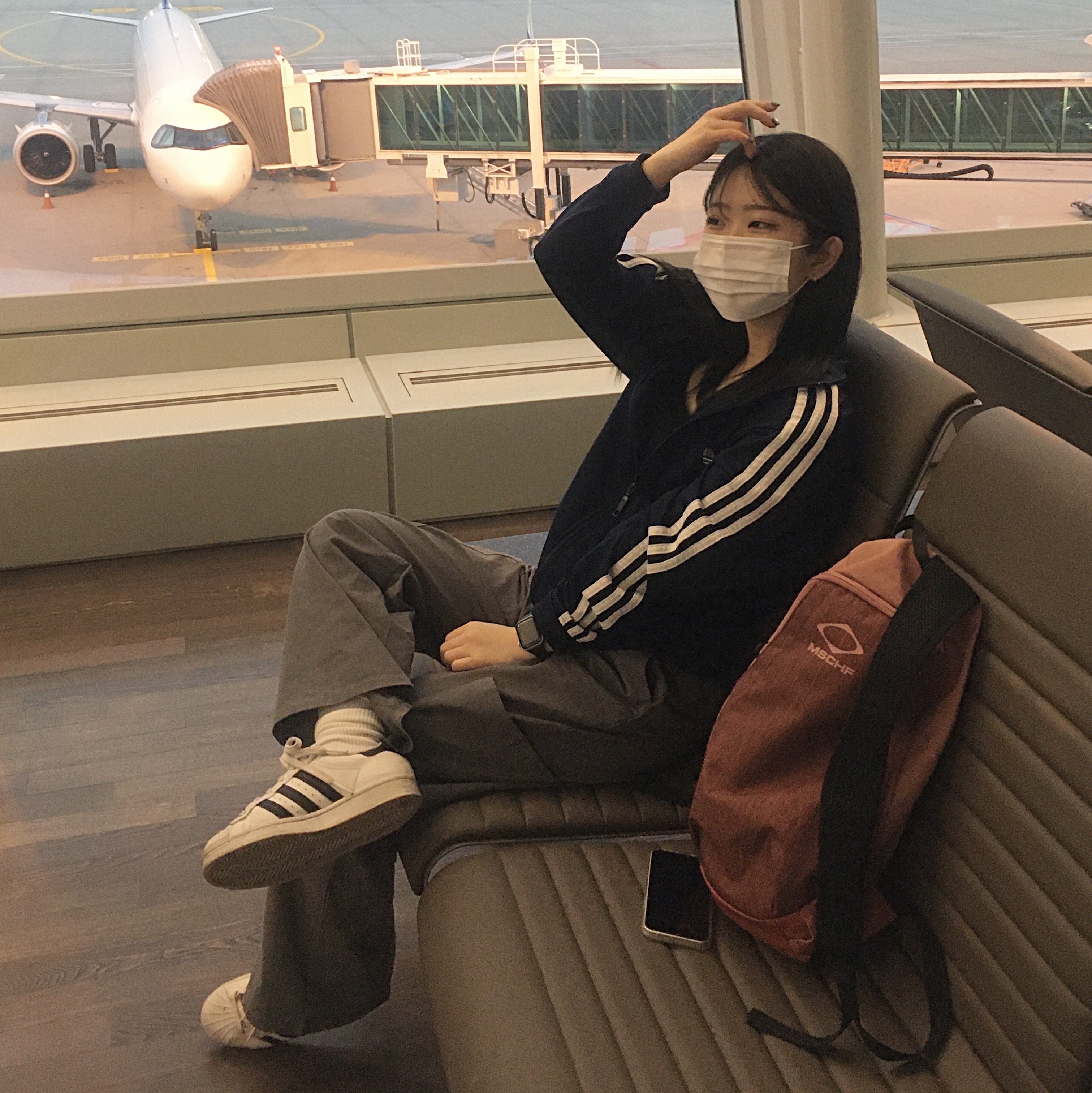 Adidas Superstar White Black 착용 스타일 - 1