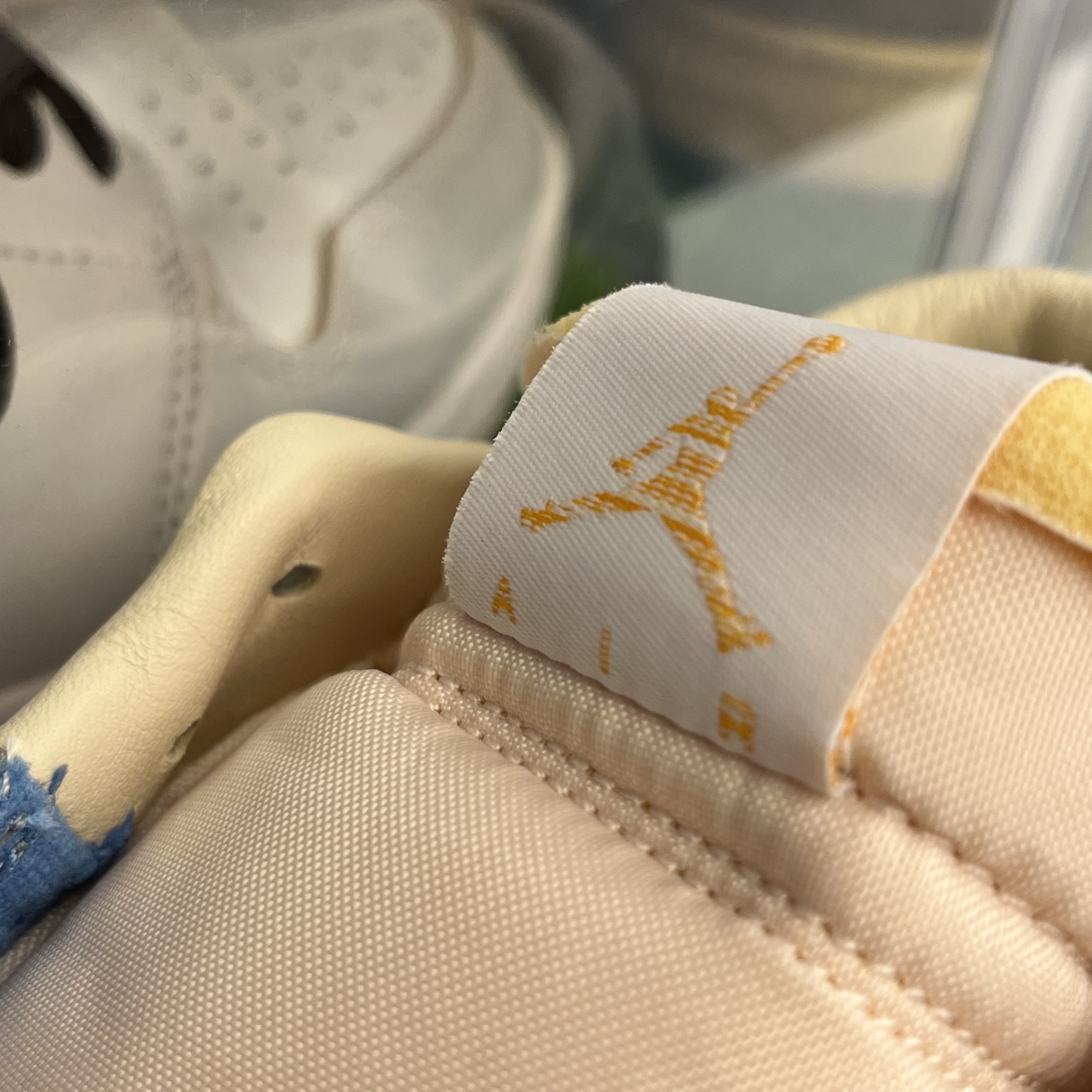 Jordan 1 Low SE Tokyo 96 착용 스타일 - 2