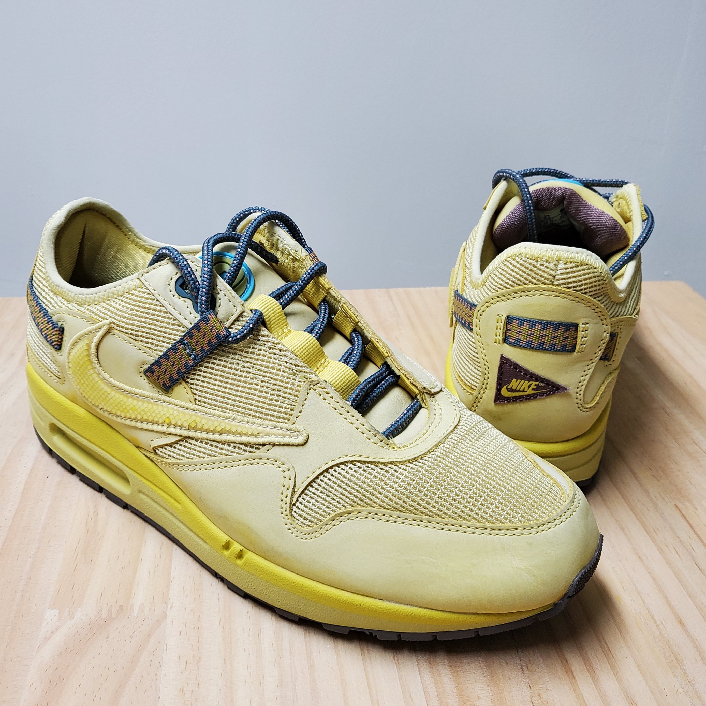 Nike x Travis Scott Air Max 1 Cact.us Gold 착용 스타일