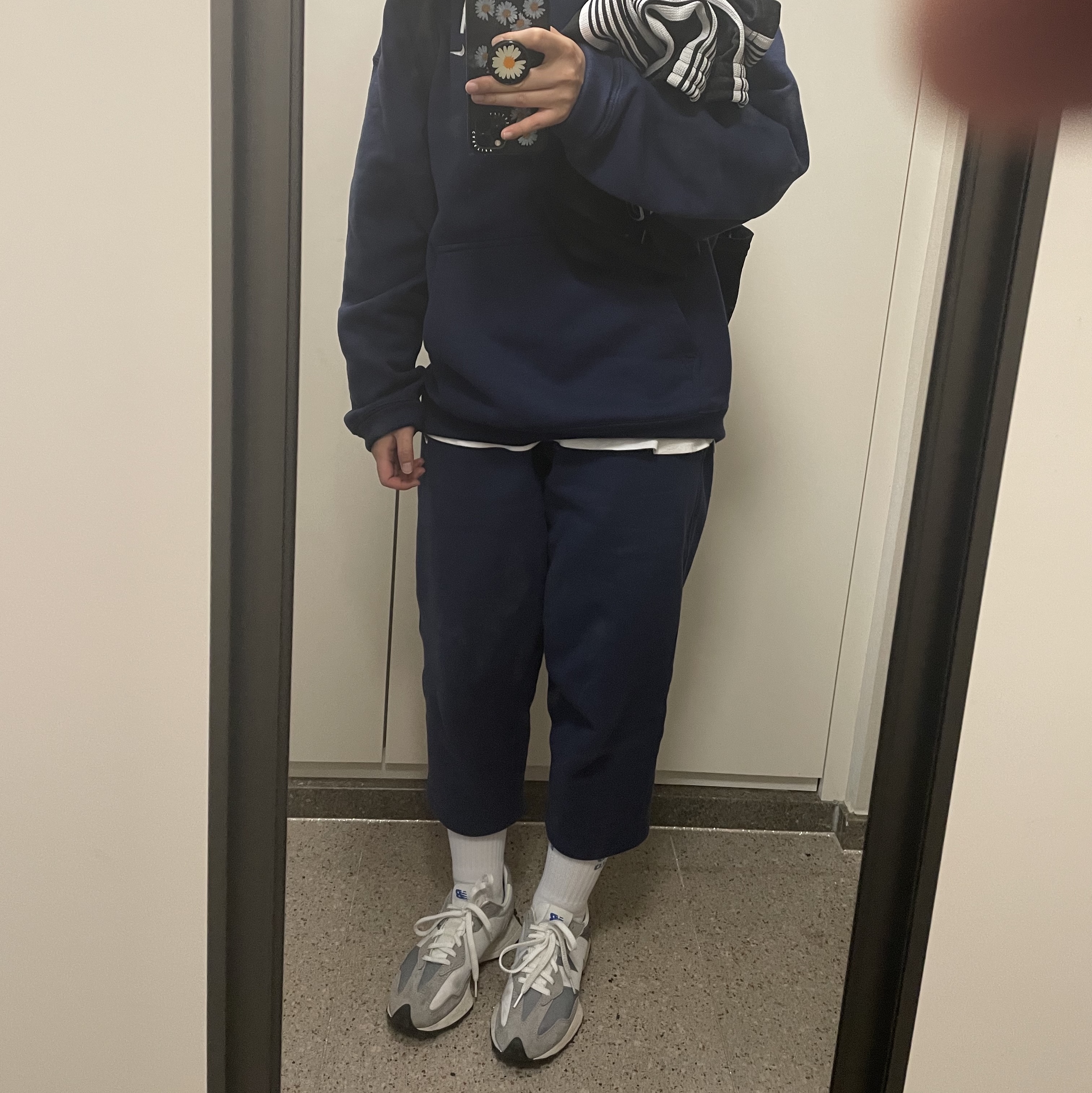 IAB Studio Socks White Set 착용 스타일