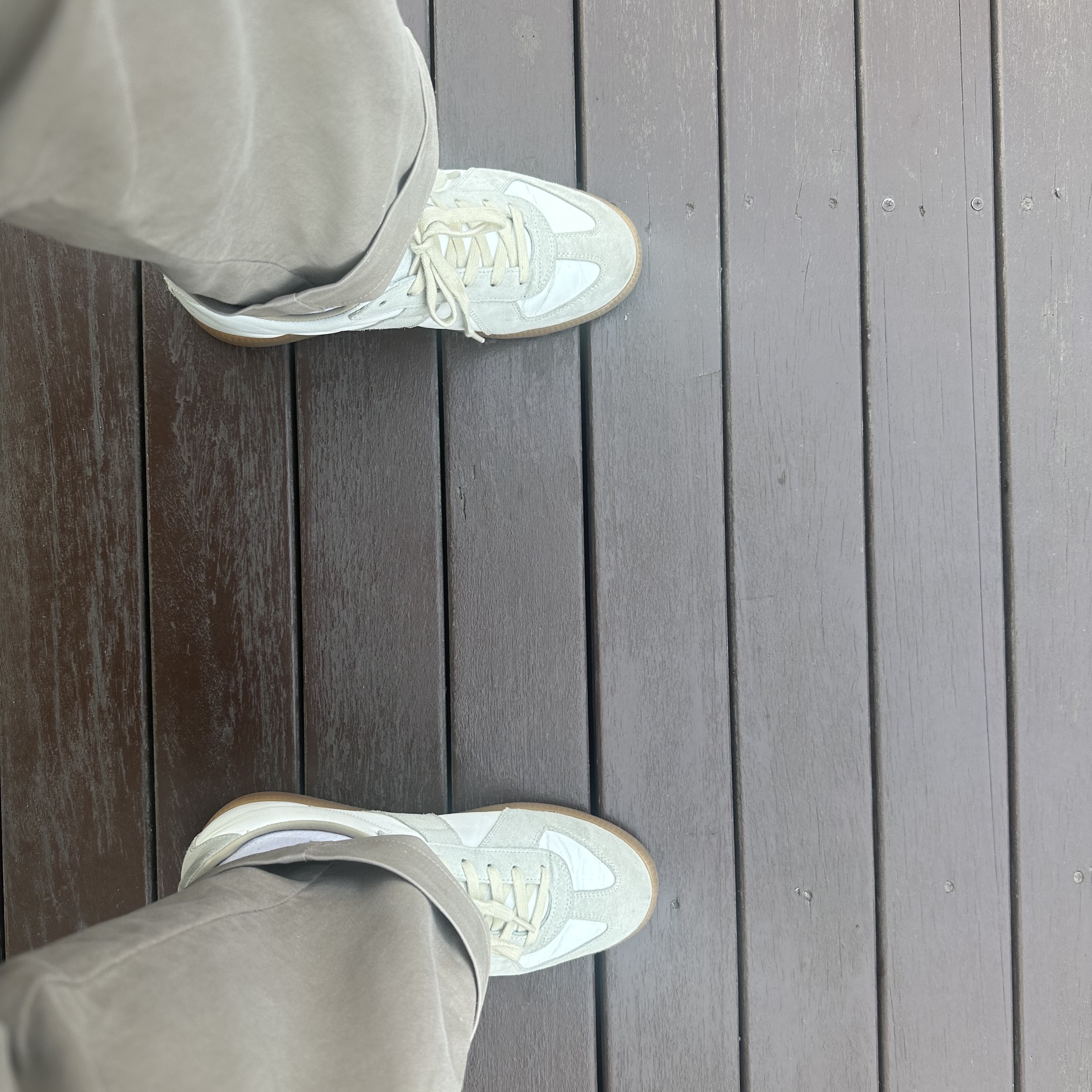 Maison Margiela Calfskin Replica Sneakers 착용 스타일