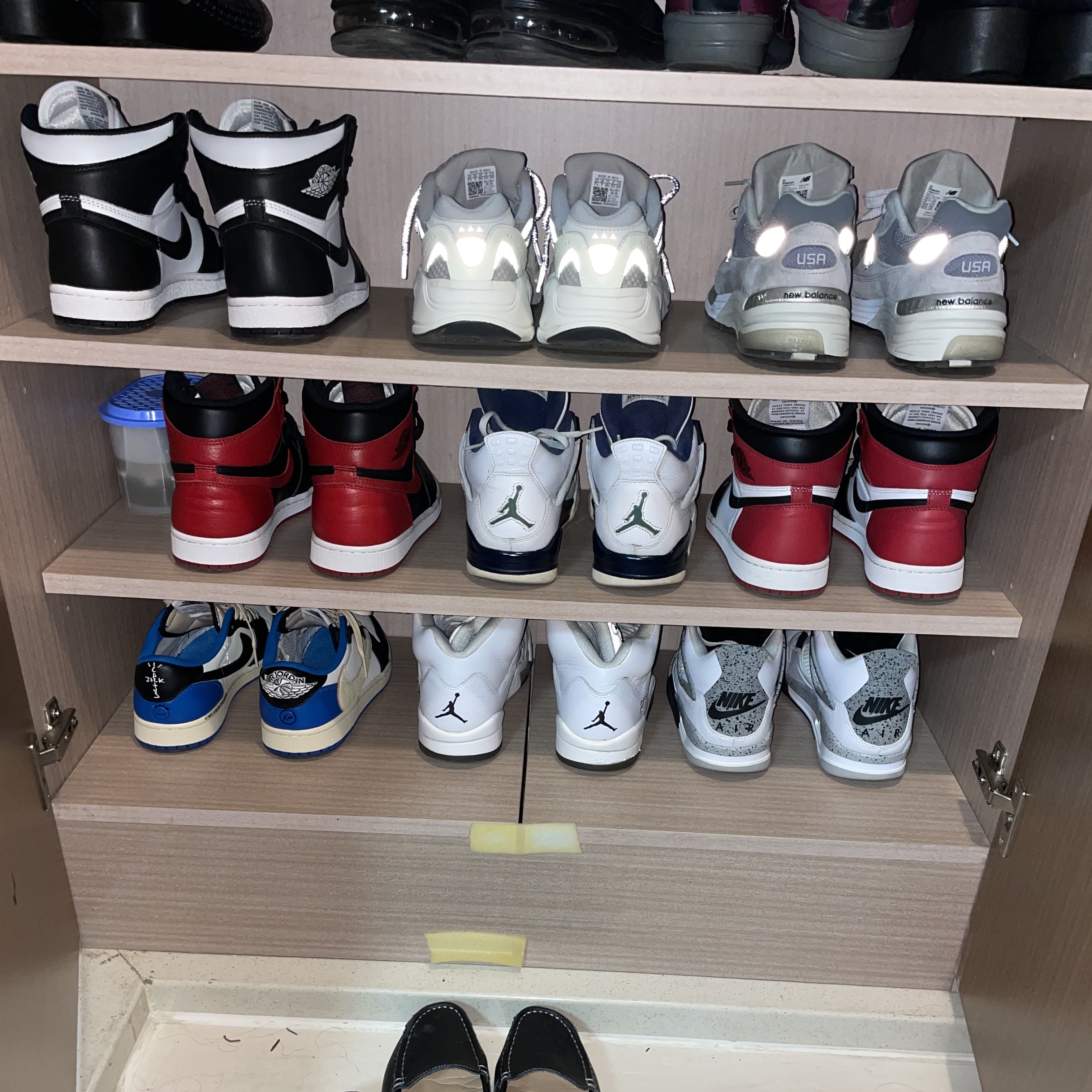 Jordan 1 High 85 Black White, New Balance 992 Made in USA Grey - D Standard 착용 스타일