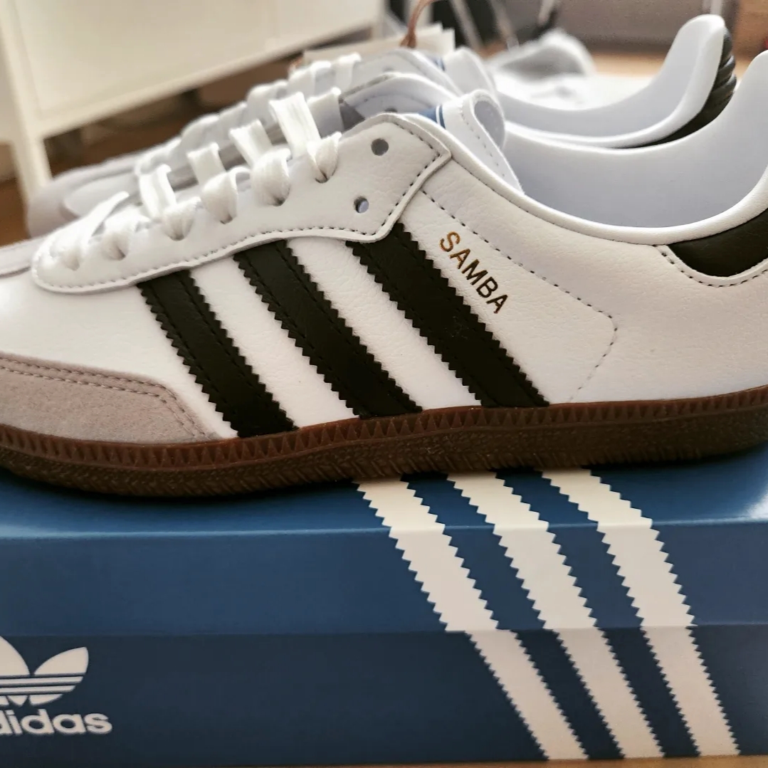 Adidas Samba Vegan White Black 착용 스타일 - 2