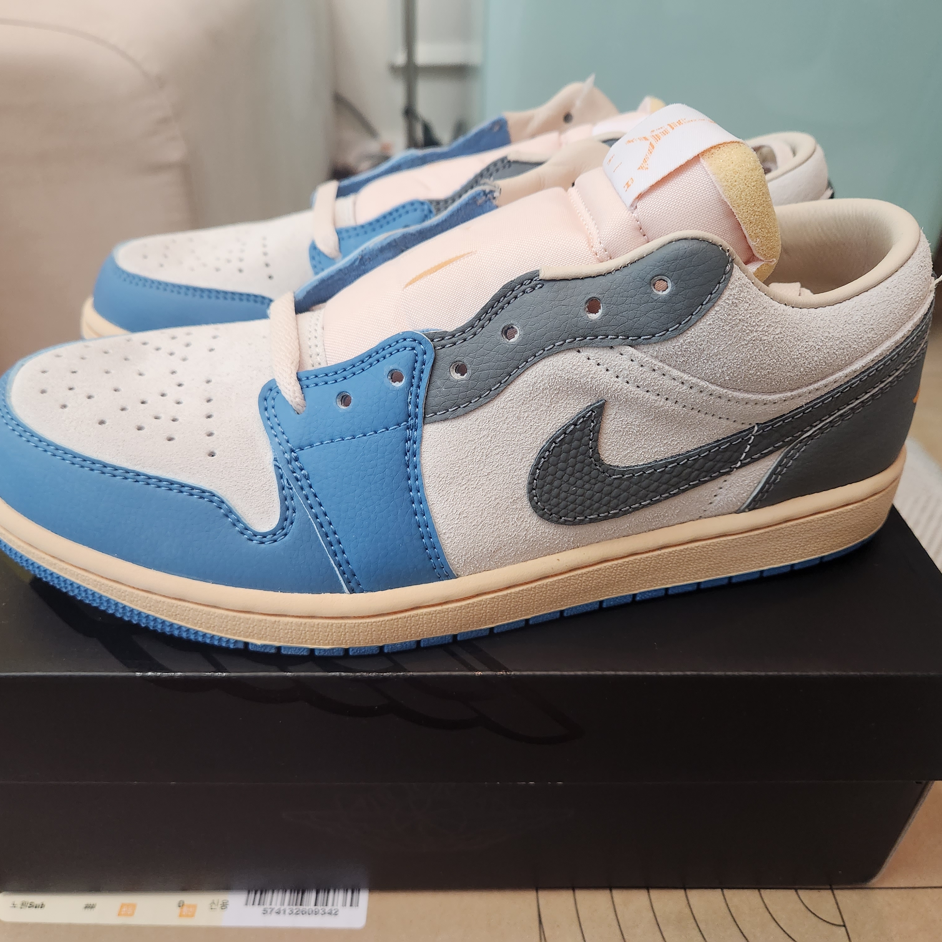 Jordan 1 Low SE Tokyo 96 착용 스타일 - 1