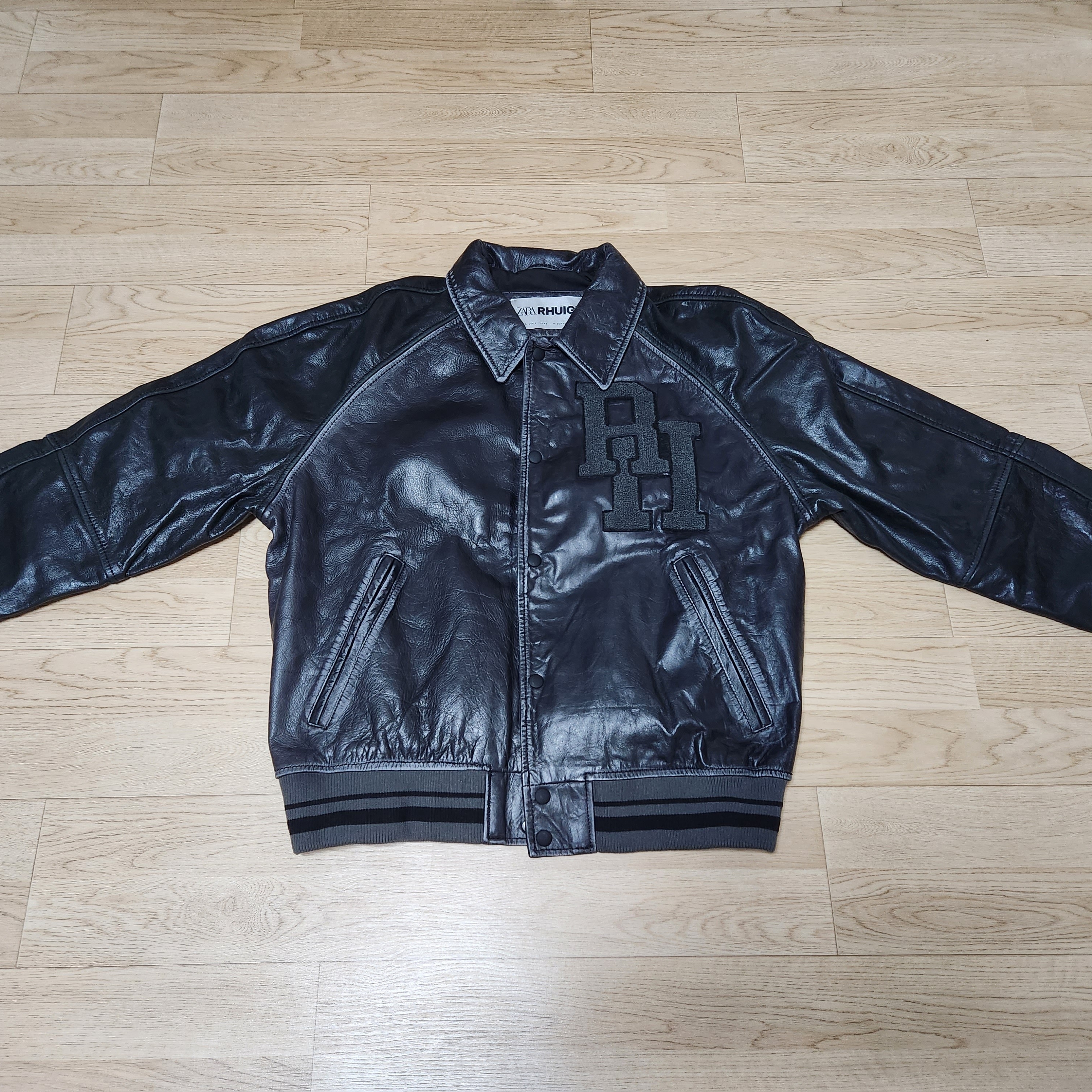 Zara x Rhuigi Vintage Leather Jumper Black 착용 스타일 - 2