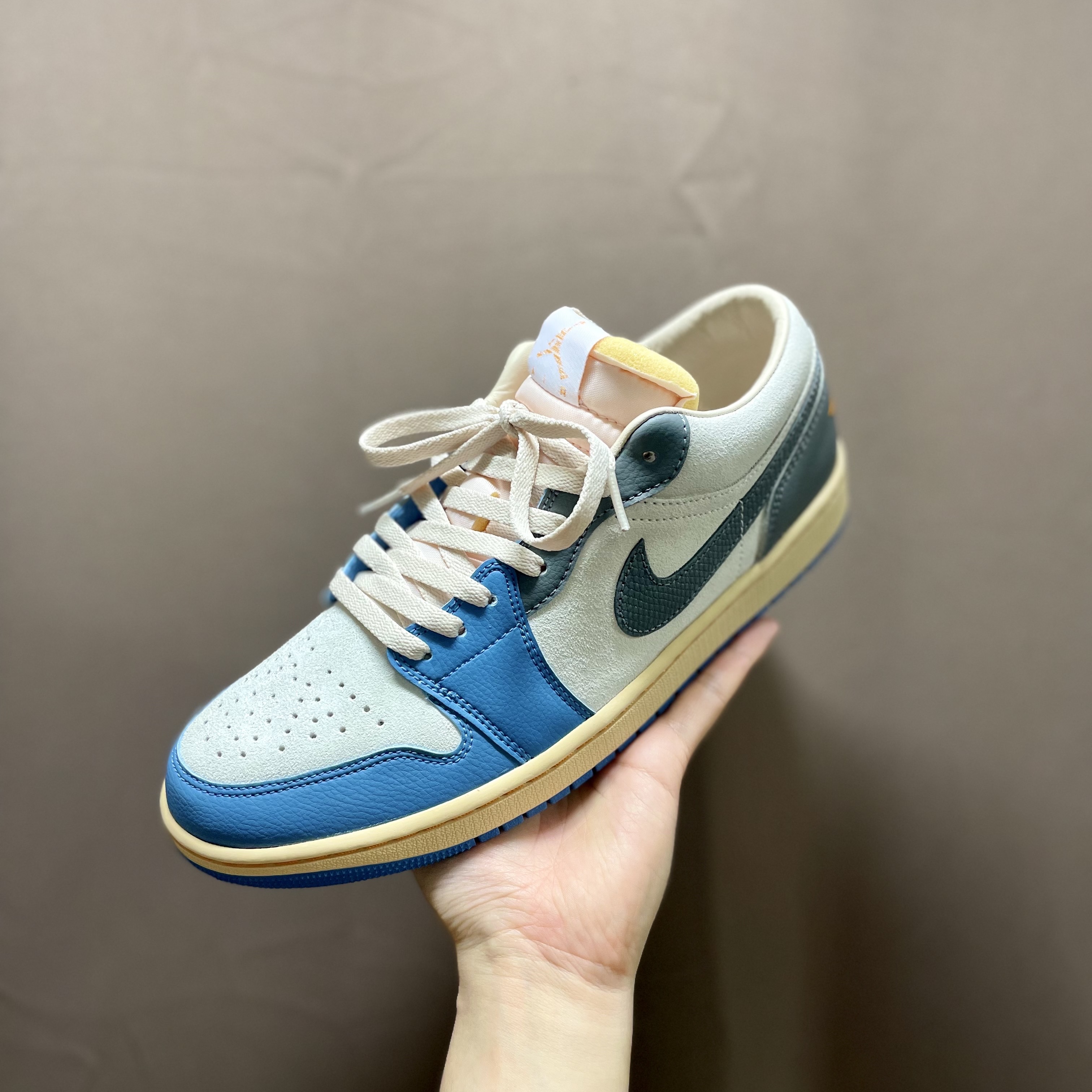 Jordan 1 Low SE Tokyo 96 착용 스타일 - 3