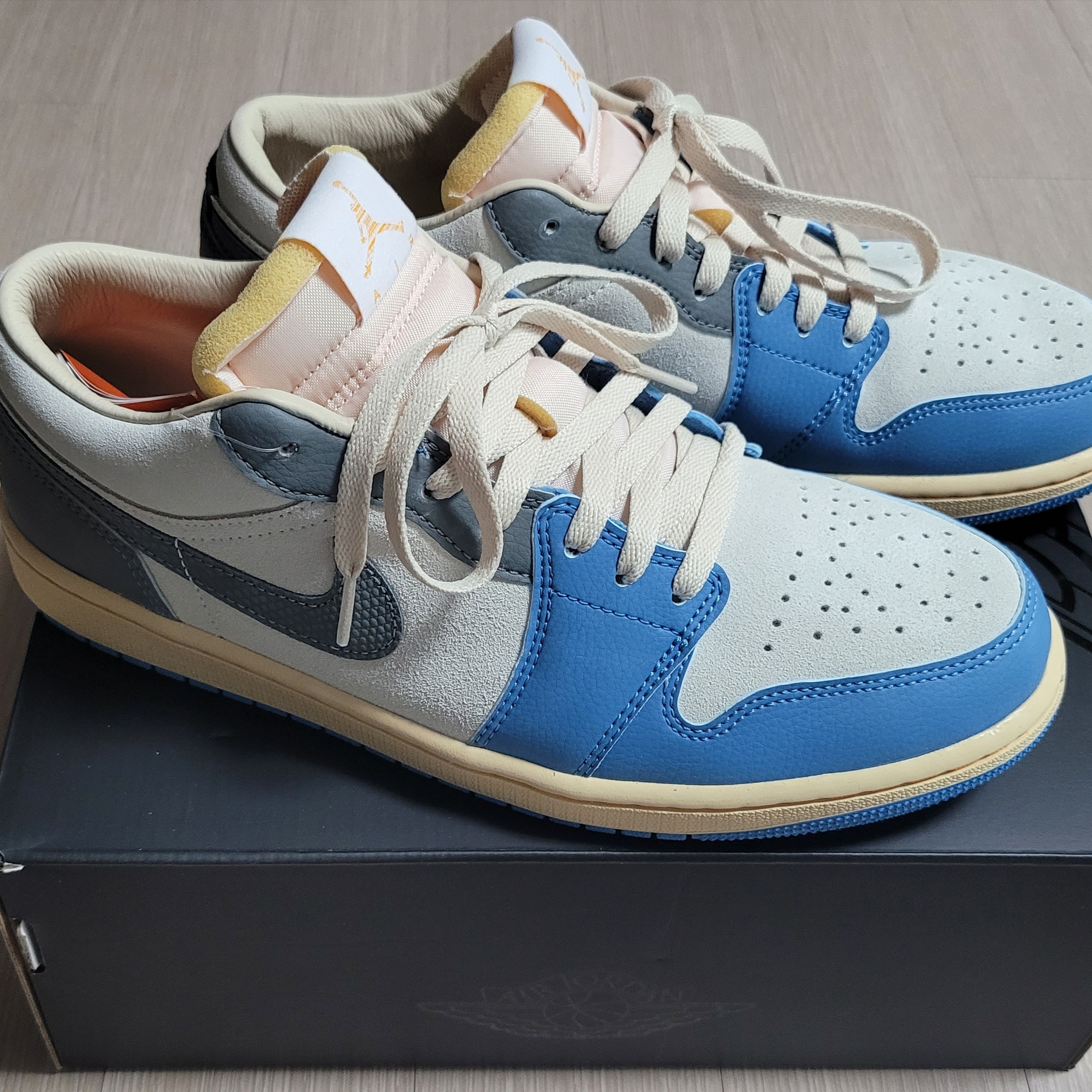 Jordan 1 Low SE Tokyo 96 착용 스타일 - 5