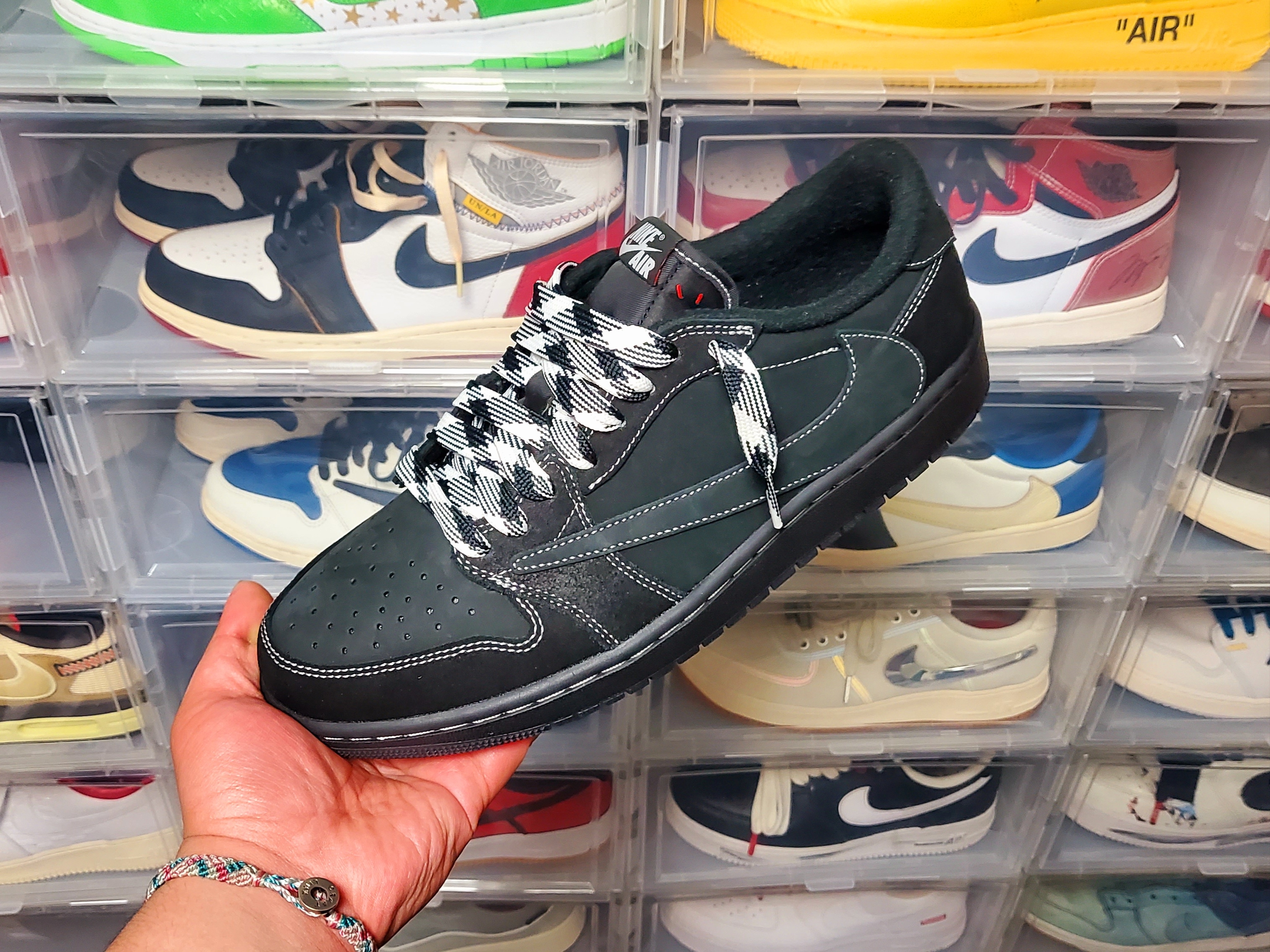 Jordan 1 x Travis Scott Retro Low OG SP Black Phantom 착용 스타일 - 1