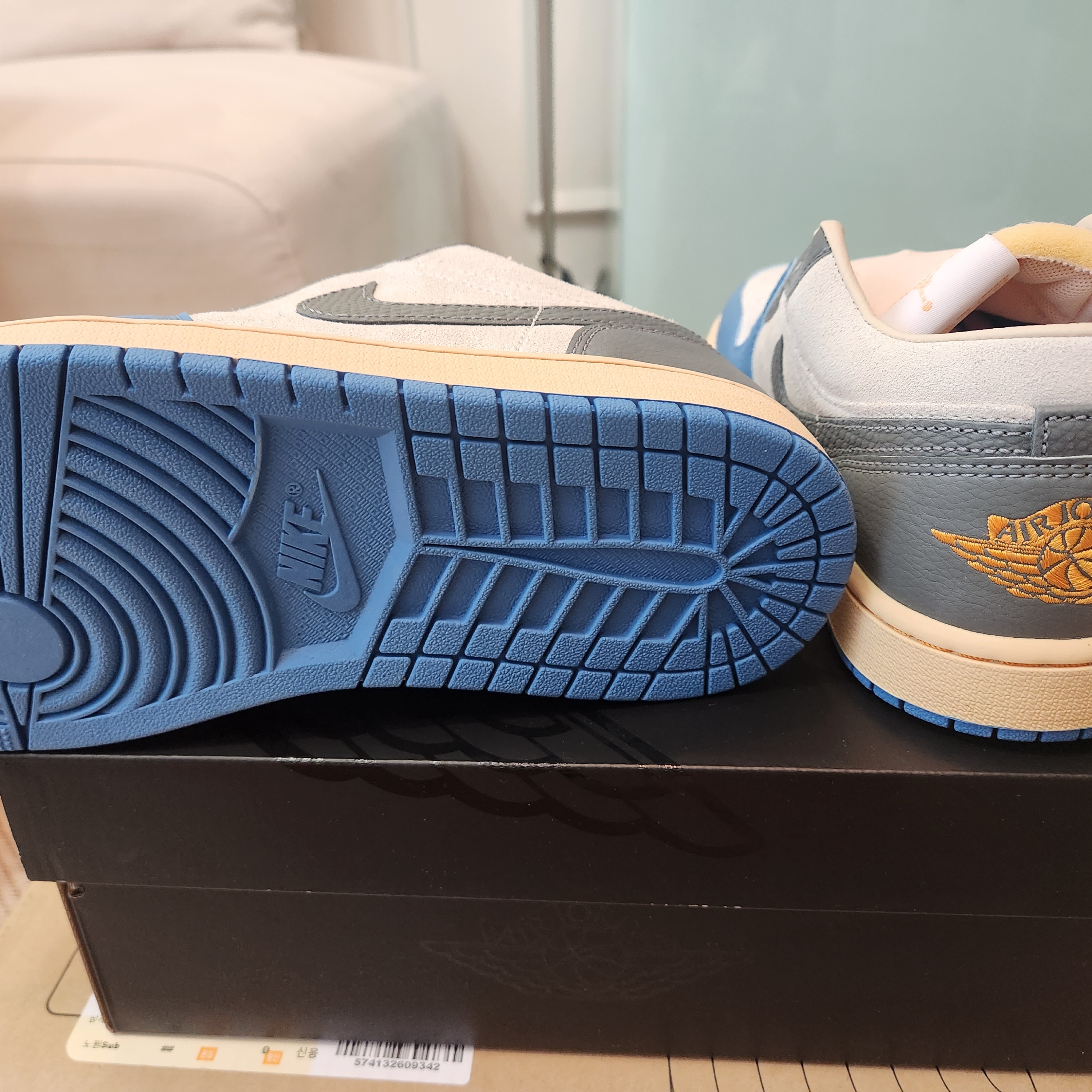 Jordan 1 Low SE Tokyo 96 착용 스타일 - 4