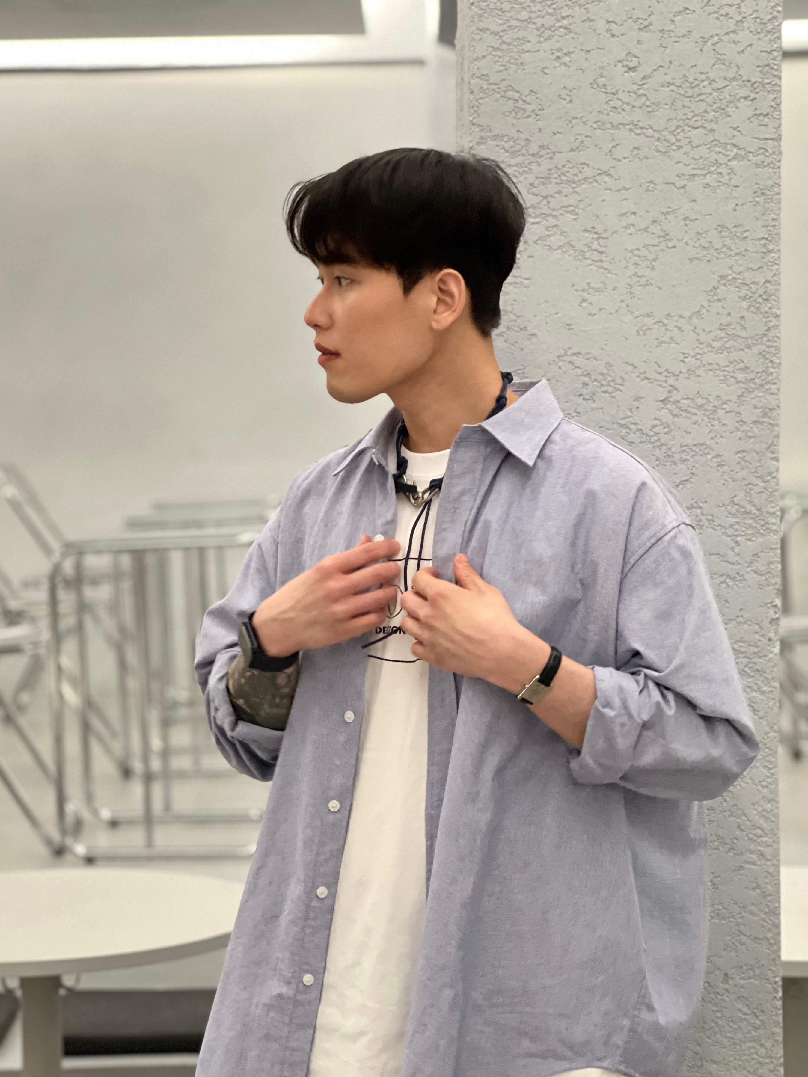Our Legacy Ladon Leather Keychain Navy 착용 스타일 - 2