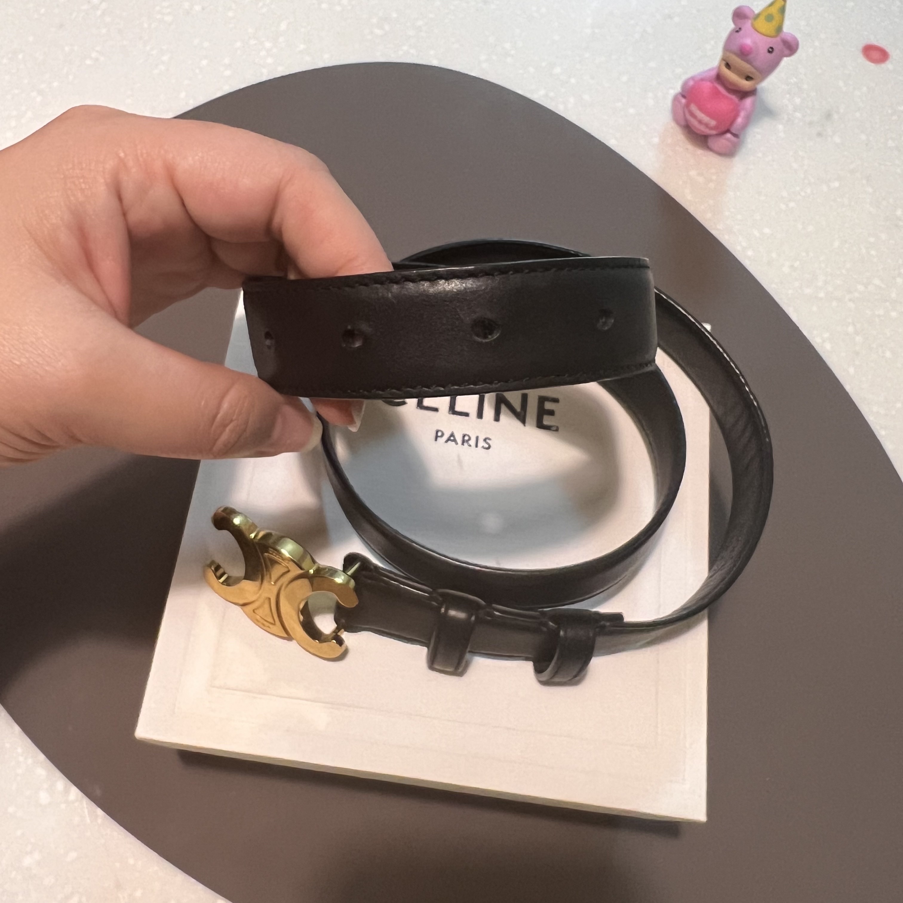(W) Celine Small Triomphe Belt in Smooth Calfskin Black 착용 스타일