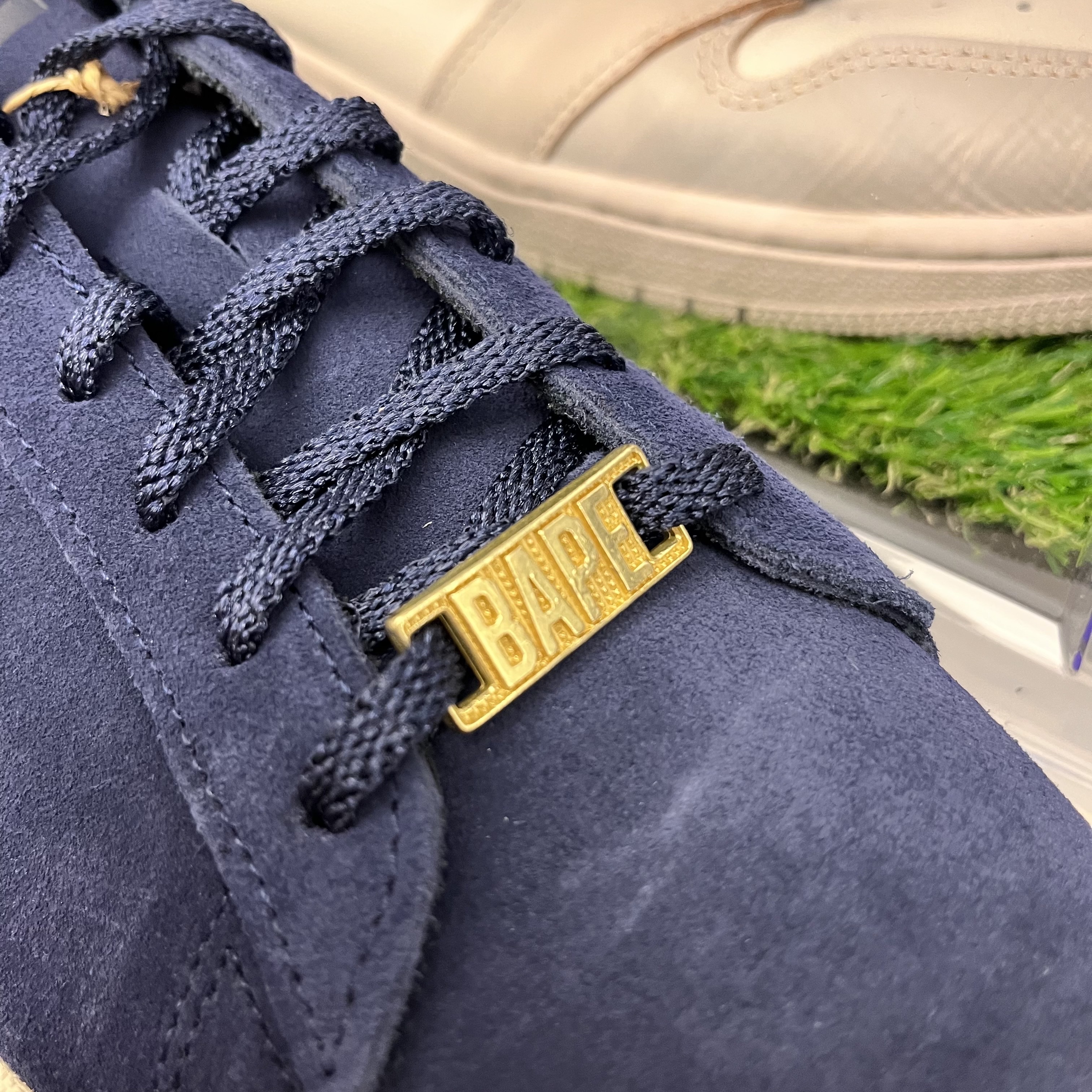 Adidas x BAPE Campus 80s Collegiate Navy 착용 스타일 - 2