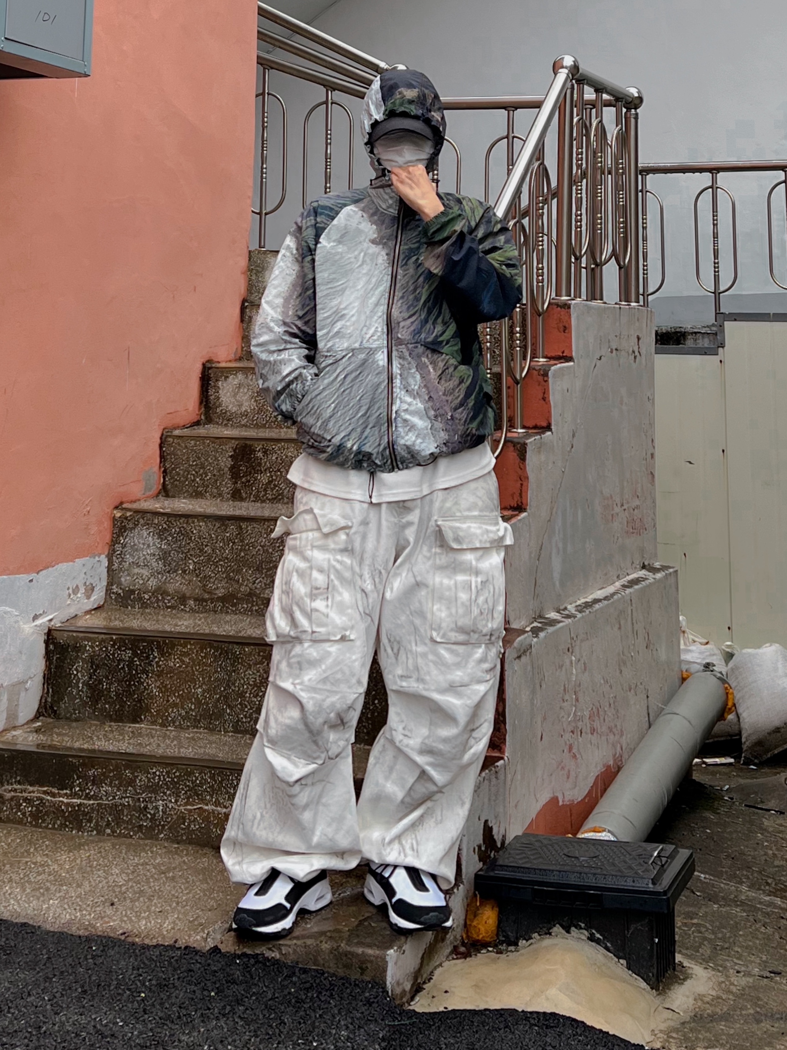 Stussy Coastline Beach Shell Jacket Multi, Nike x Comme des Garcons Homme Plus Air Max Sunder SP White Black 착용 스타일 - 1