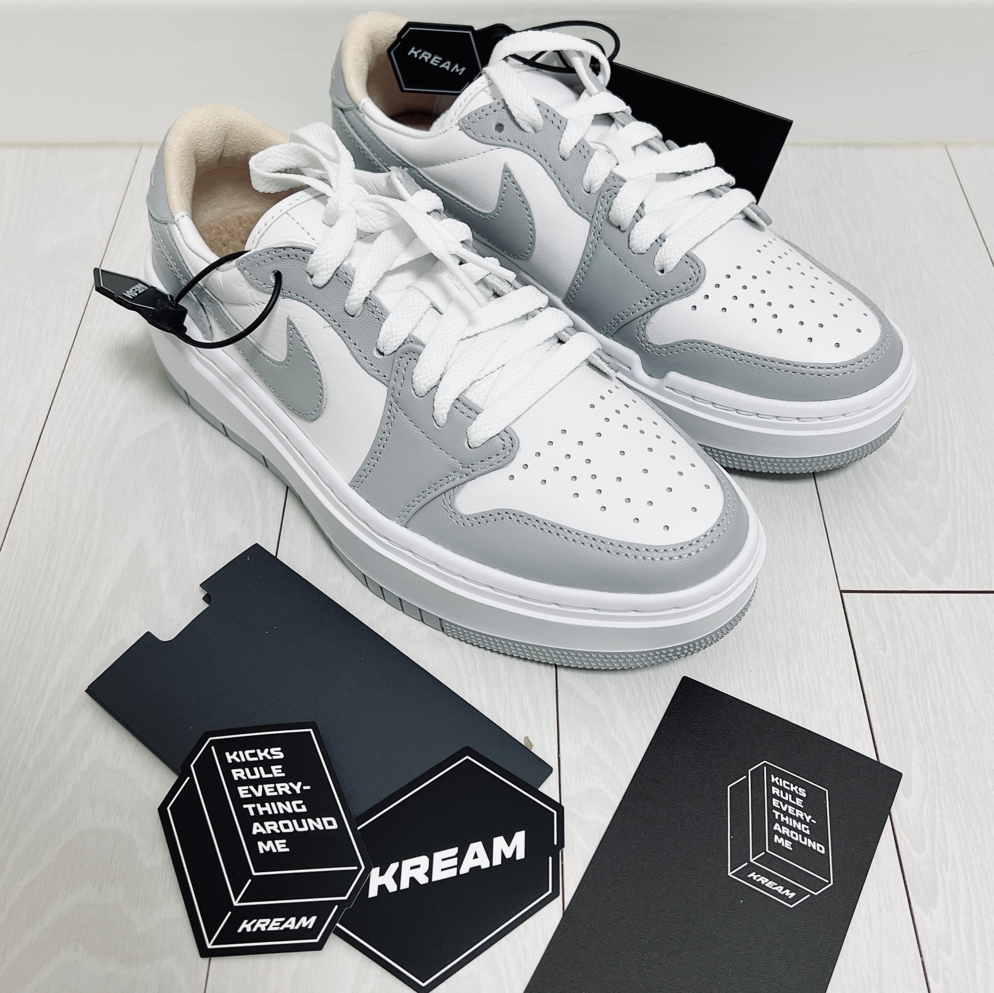 (W) Jordan 1 Elevate Low White and Wolf Grey 착용 스타일 - 2