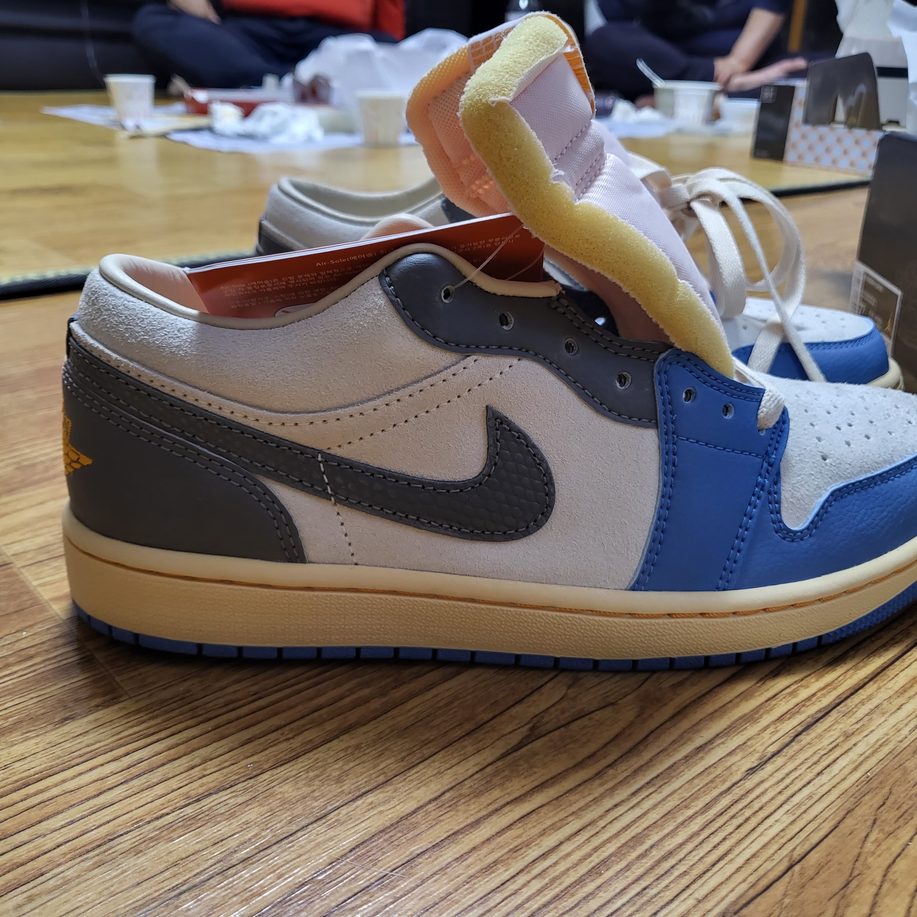 Jordan 1 Low SE Tokyo 96 착용 스타일 - 1
