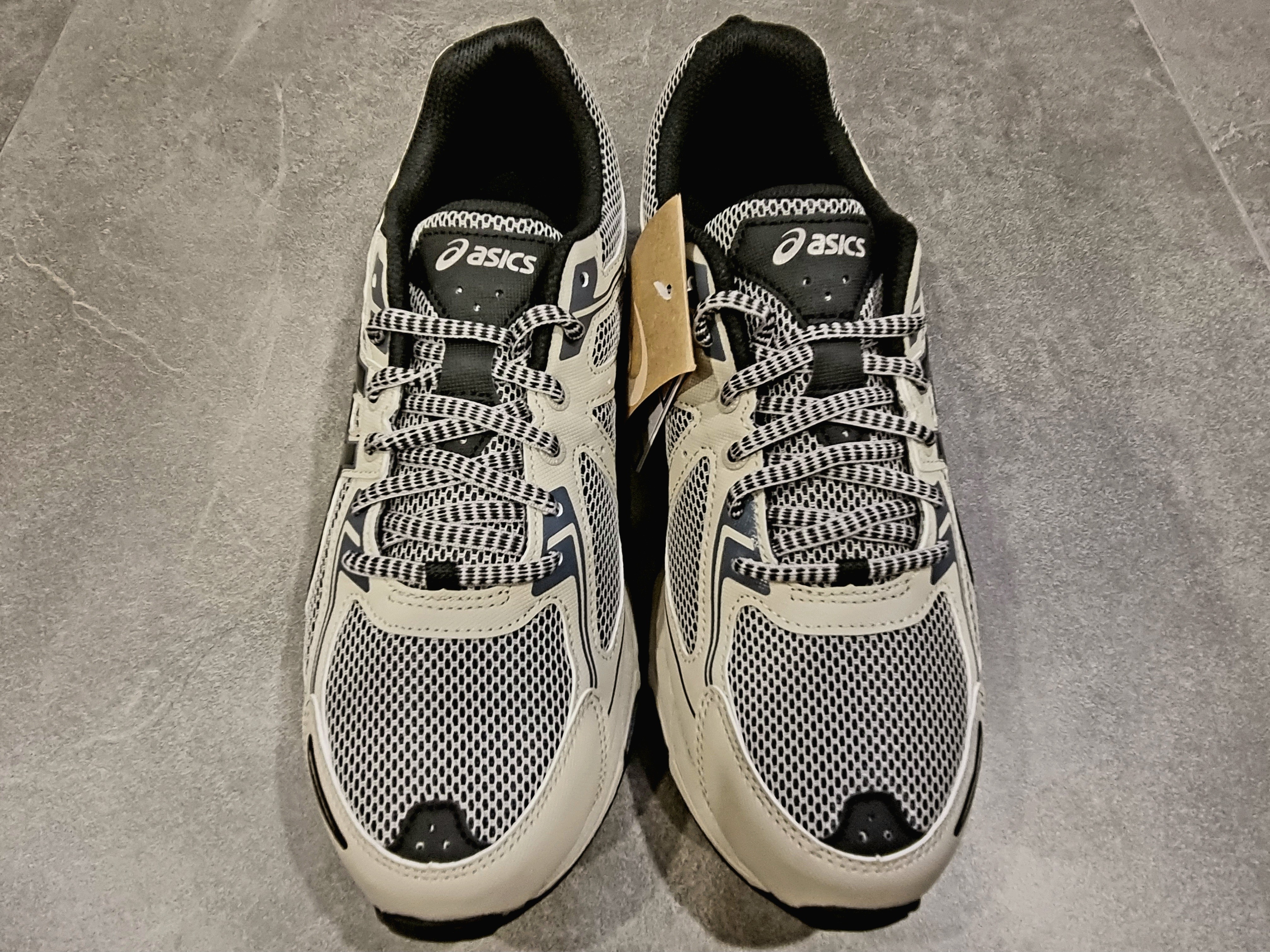 Asics Gel-Venture 6 Feather Grey Black 착용 스타일 - 2