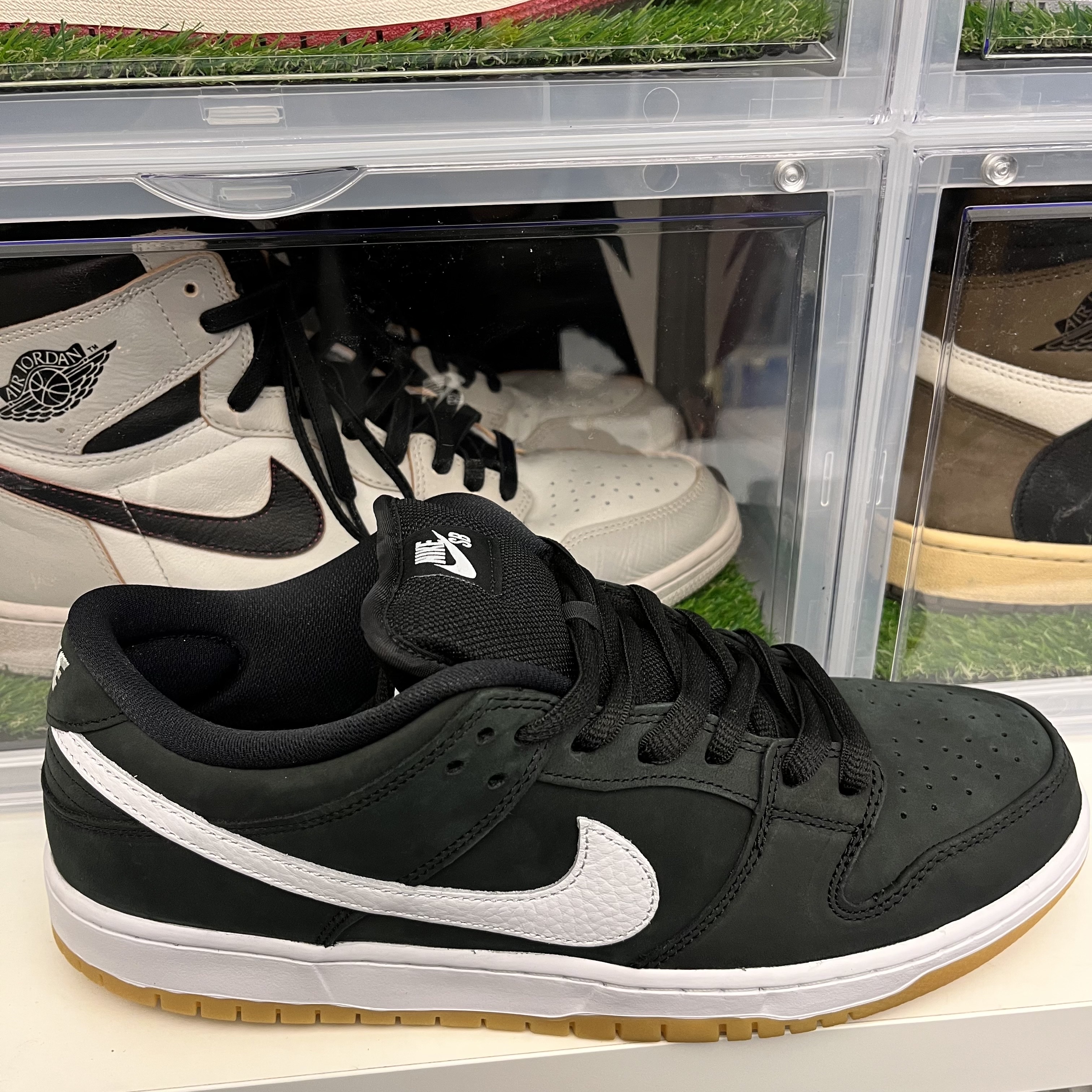 Nike SB Dunk Low Pro Black White 착용 스타일 - 2