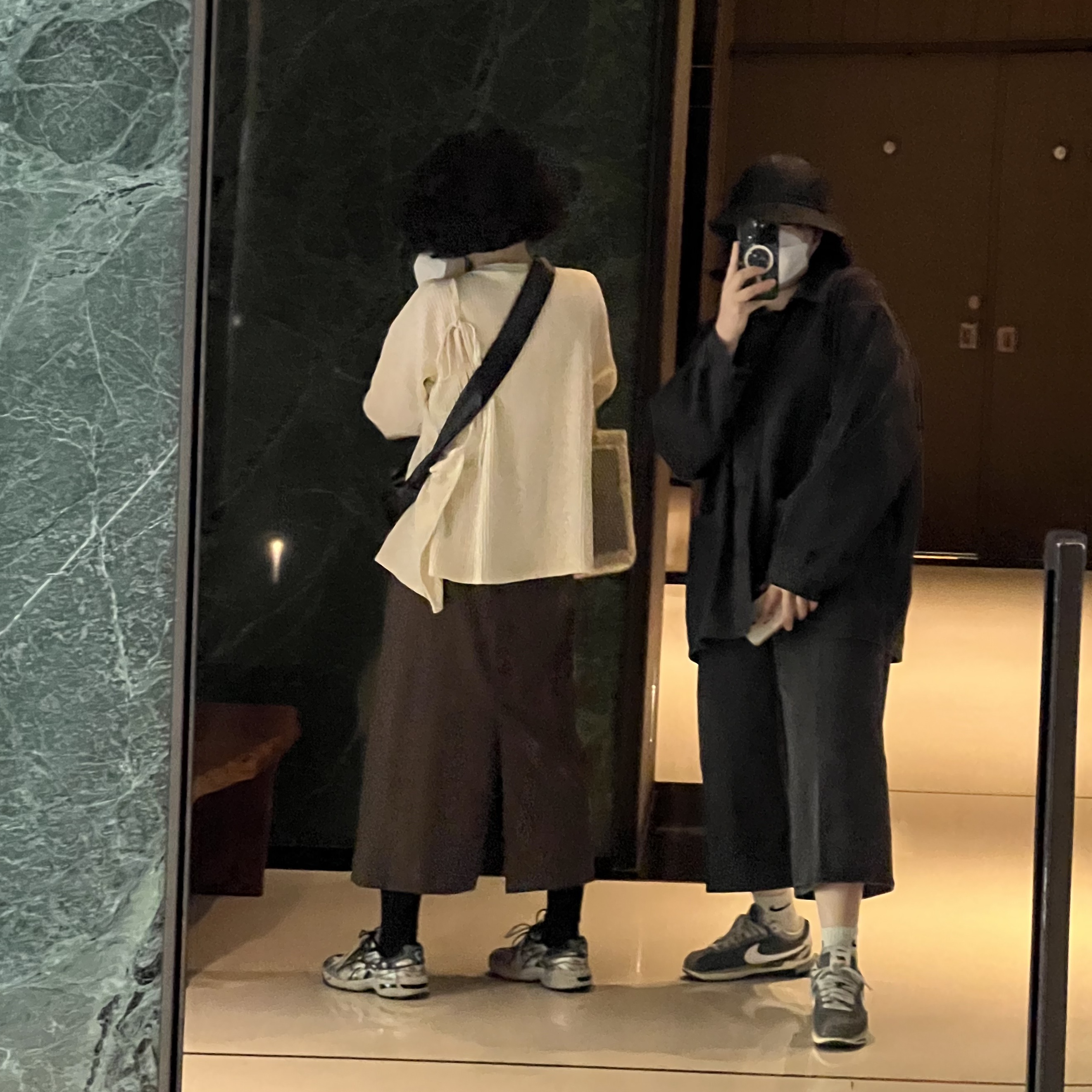 Nike x Sacai Zoom Cortez SP Iron Grey, Nike x Stussy NRG FL Storm-Fit Bucket Hat Black 착용 스타일 - 2