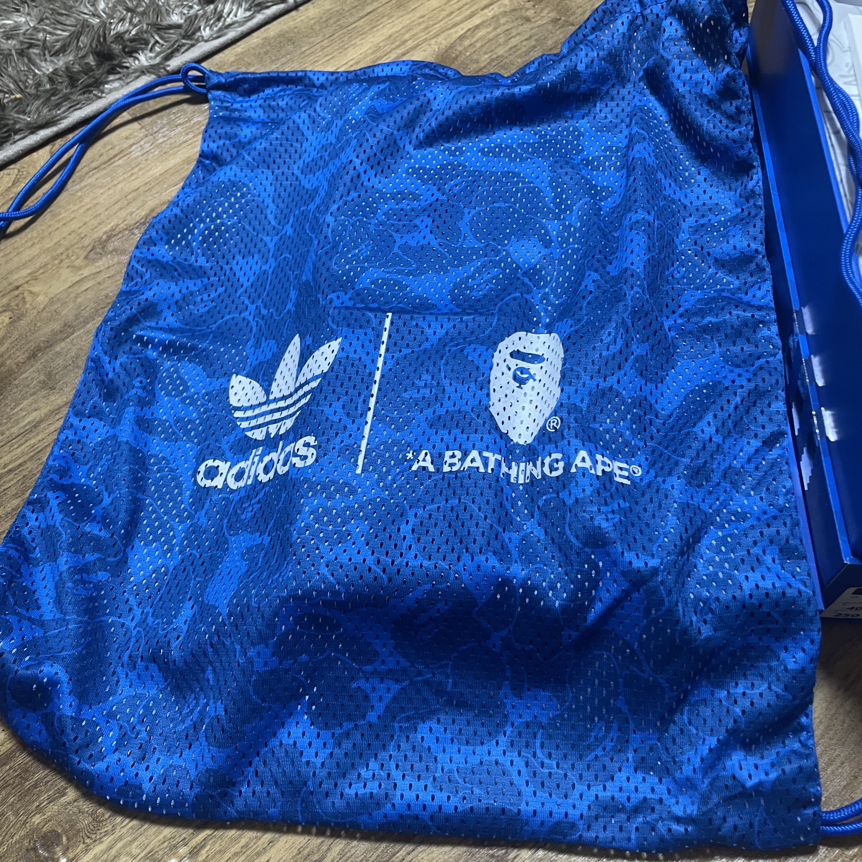 Adidas x BAPE Campus 80s Collegiate Navy 착용 스타일 - 3