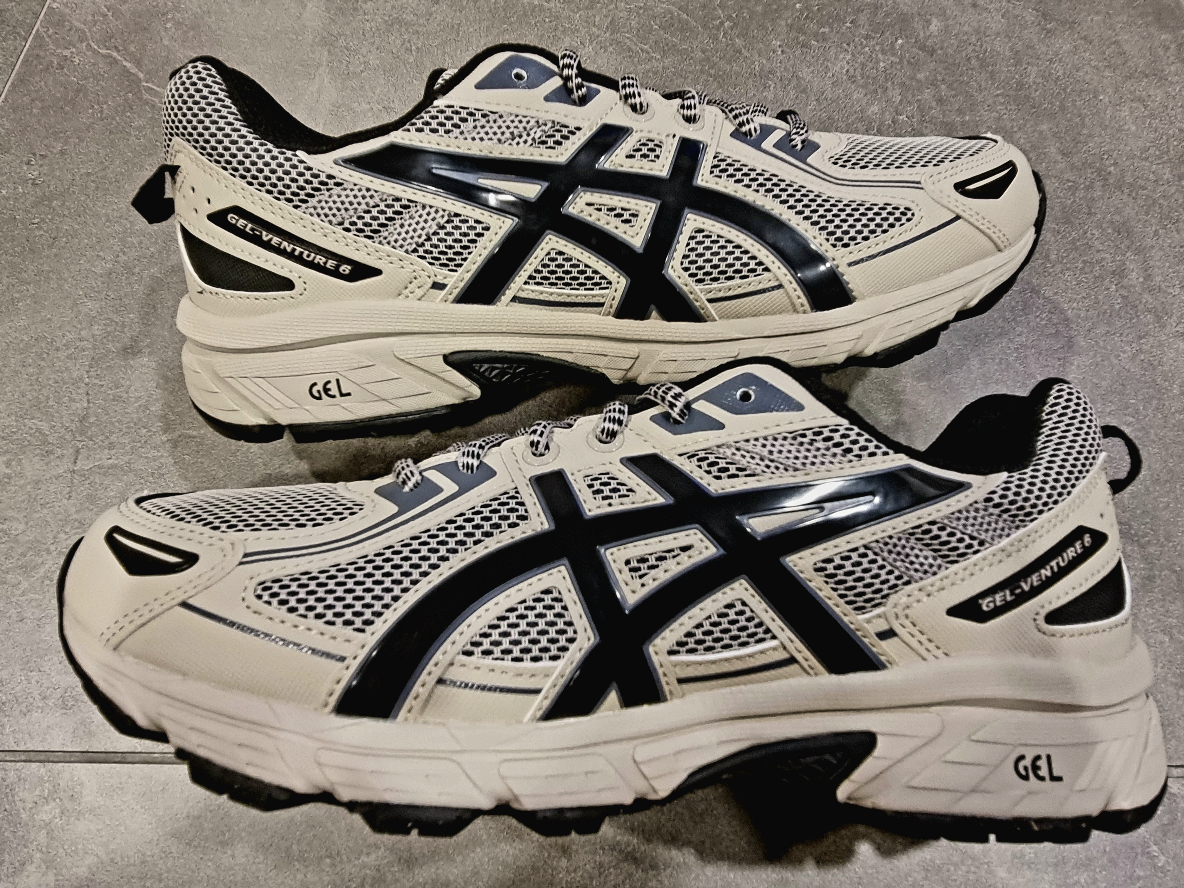 Asics Gel-Venture 6 Feather Grey Black 착용 스타일 - 3