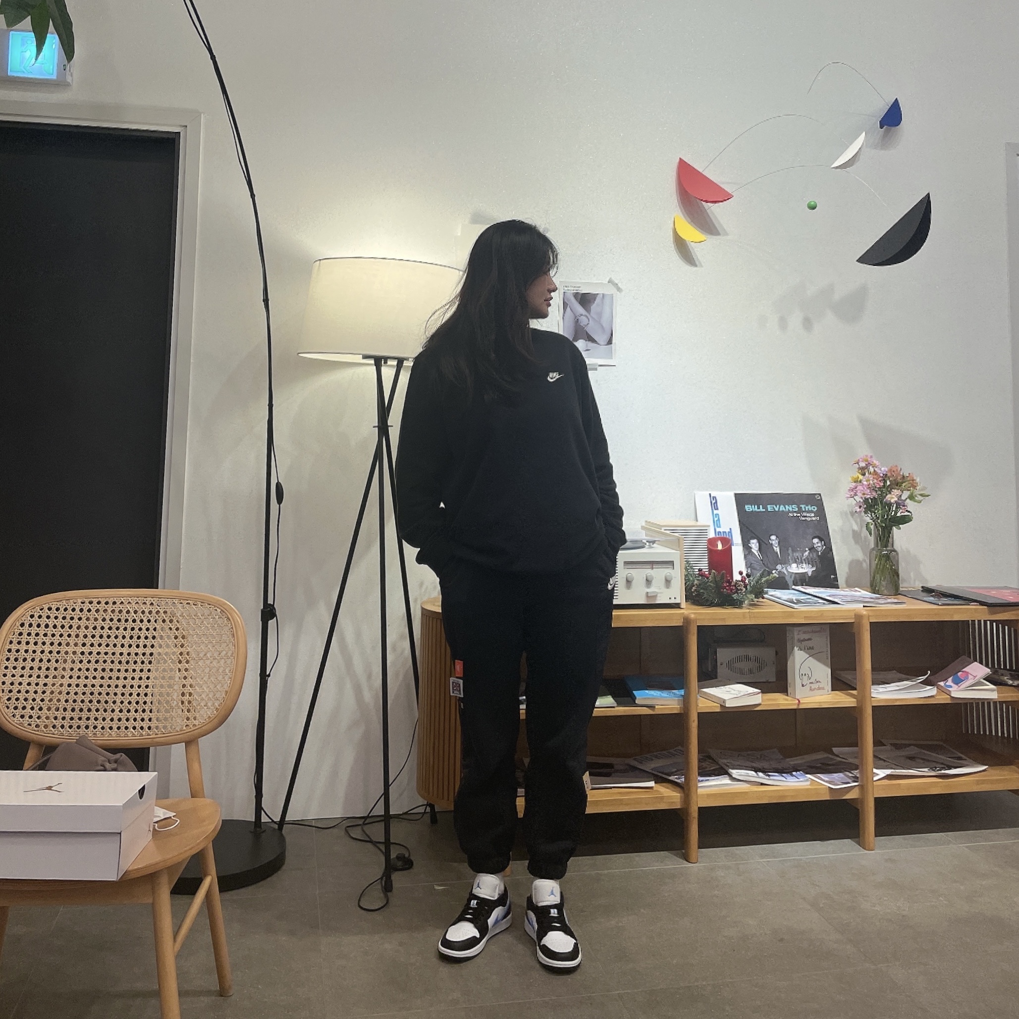 (W) Jordan 1 Low Black University Blue, Acne Studios Canada Narrow New Wool Muffler Oatmeal Melange 착용 스타일 - 1