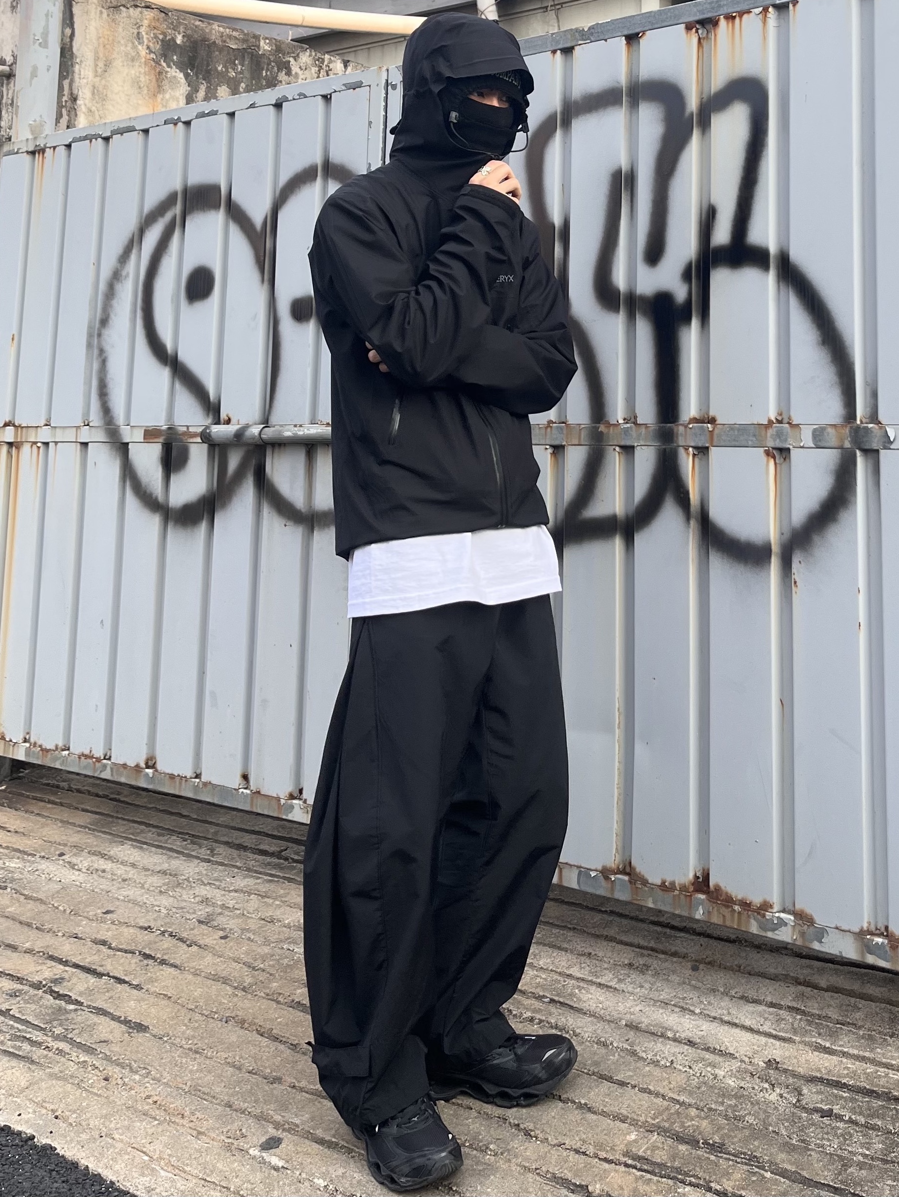 Arc'teryx Beta Jacket Black 착용 스타일 - 2