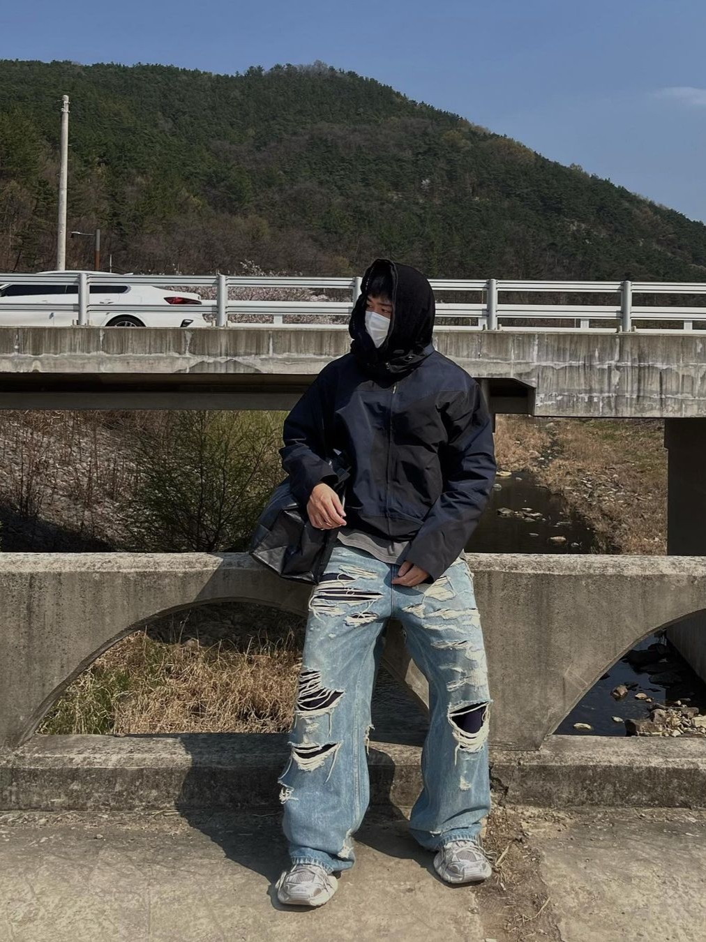 [KREAM 단독] AOP x Side Service Uzumaki Track Jacket Navy Black, Balenciaga 3XL Sneakers Light Beige 착용 스타일 - 1