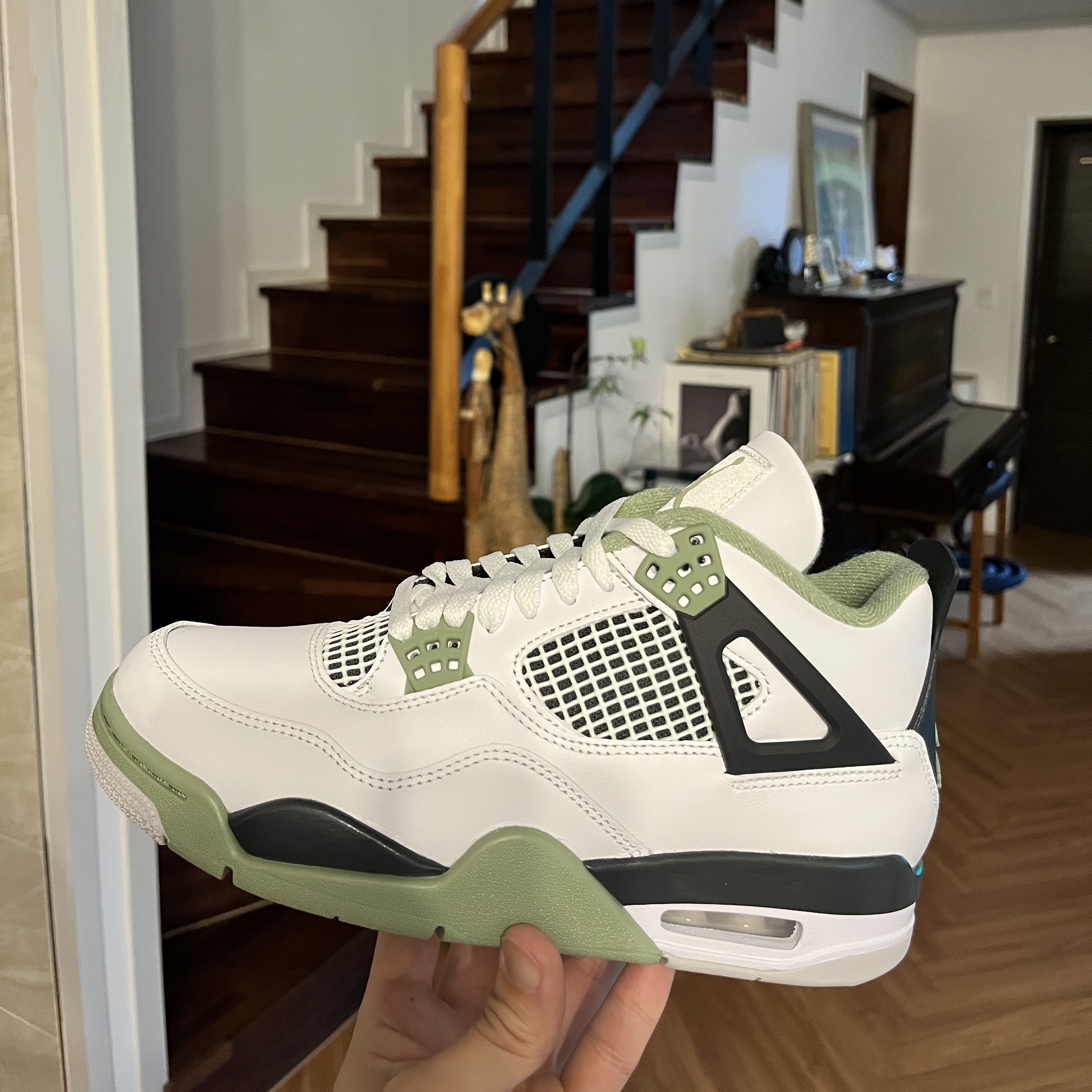 (W) Jordan 4 Retro Oil Green 착용 스타일 - 2