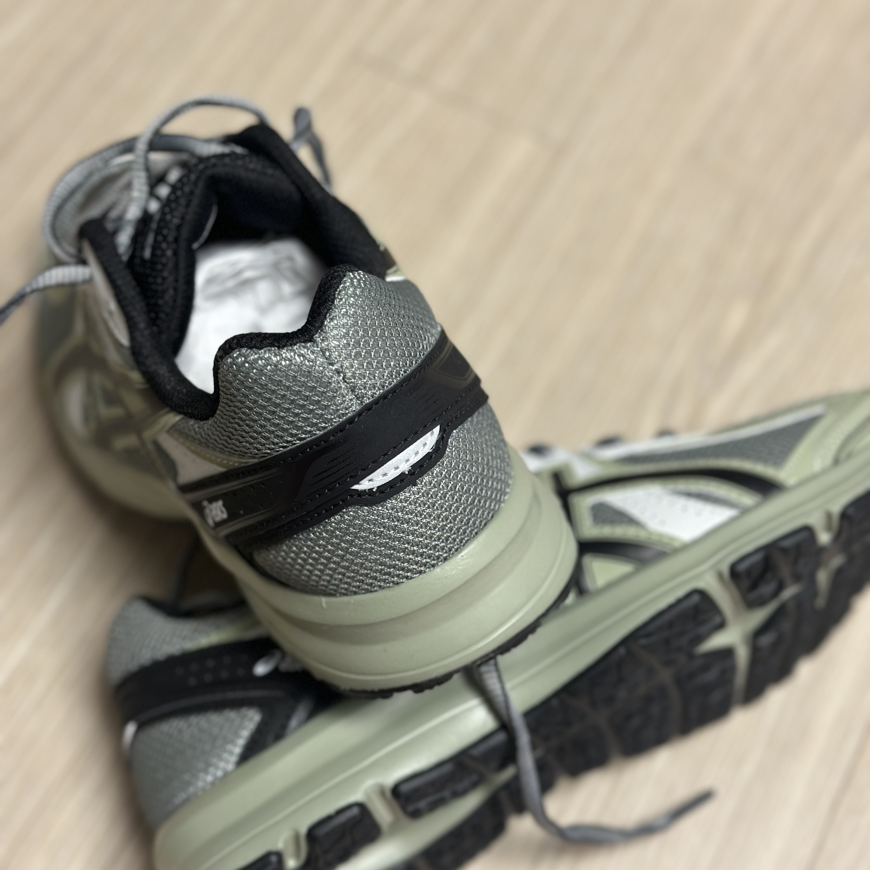 Asics Jog 100 S Sheet Rock - 2E Wide 착용 스타일 - 3