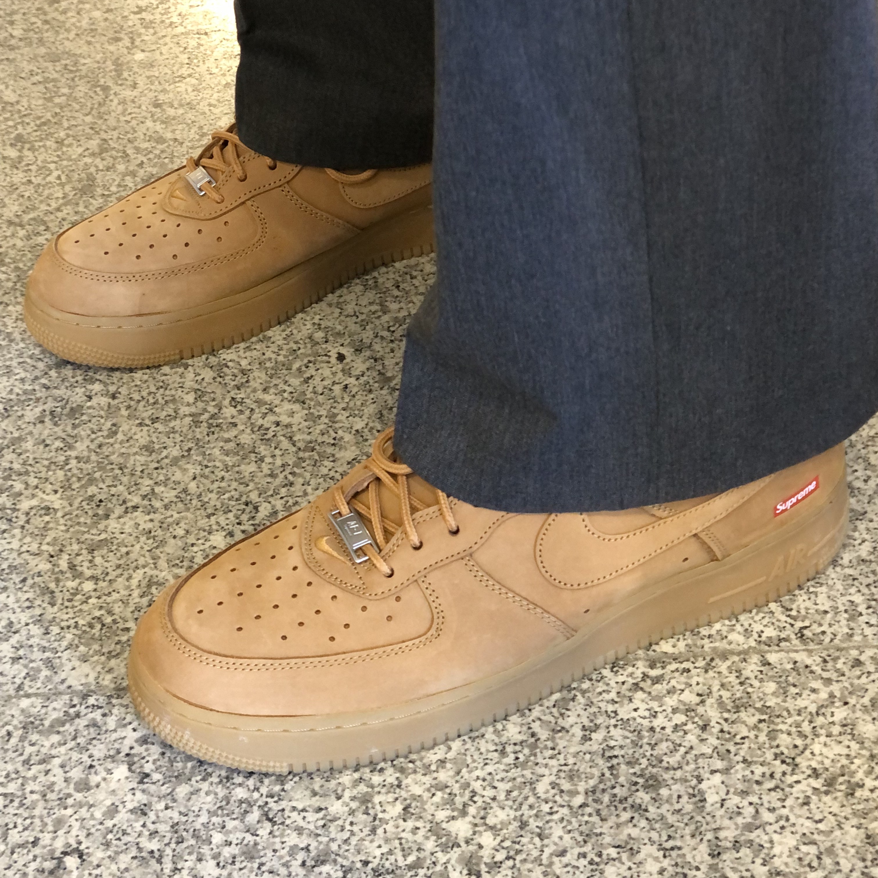 Nike x Supreme Air Force 1 Low Flax 착용 스타일 - 1