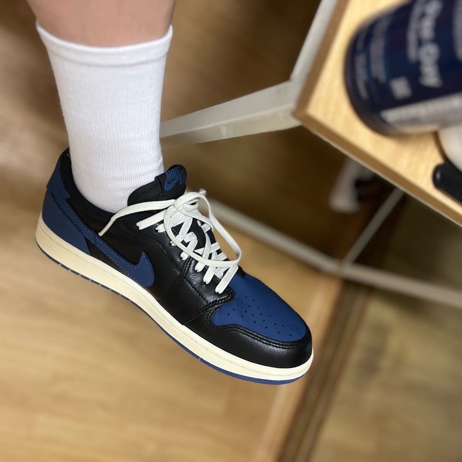 Jordan 1 Retro Low OG Mystic Navy 착용 스타일 - 5