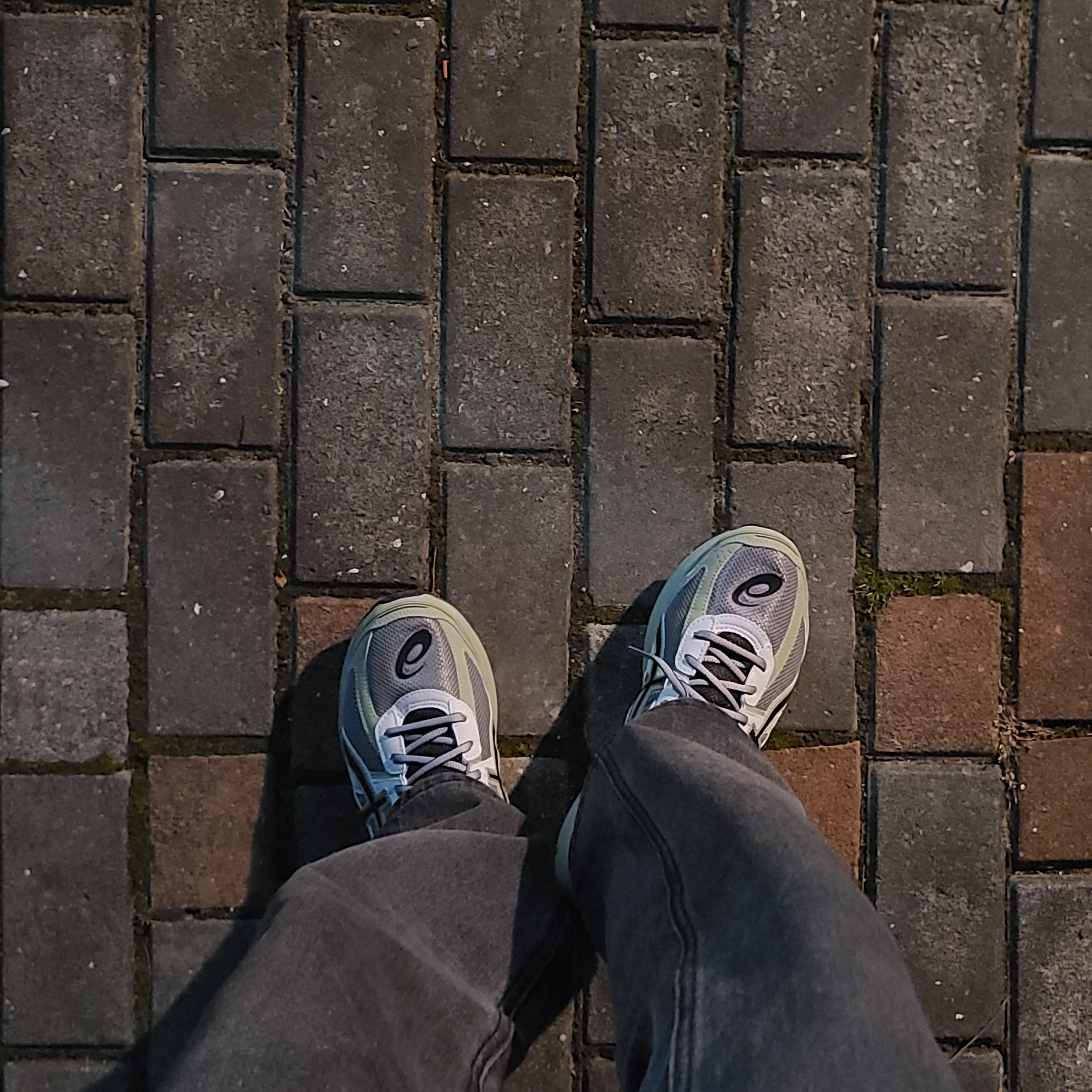 Asics Jog 100 S Sheet Rock - 2E Wide 착용 스타일