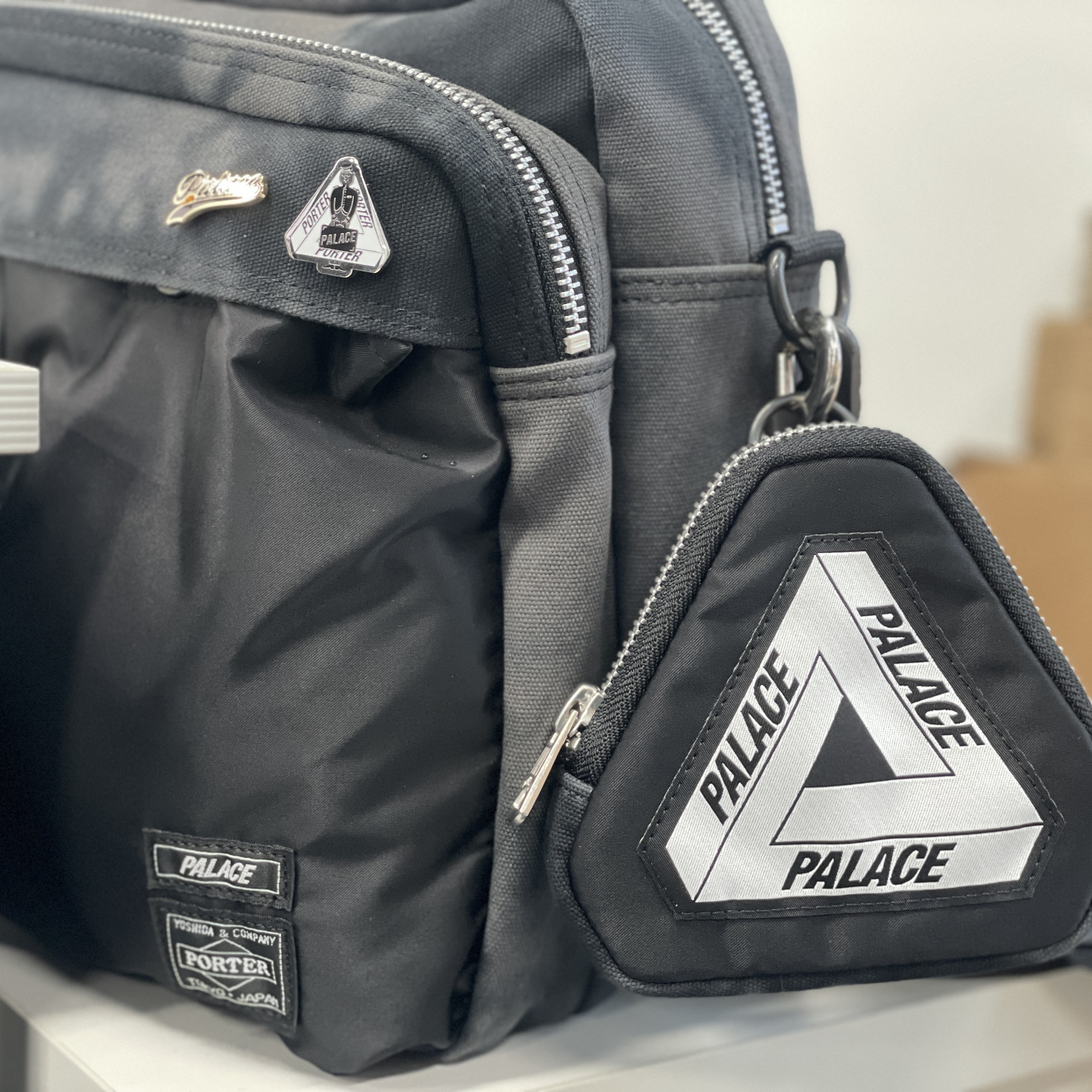 Palace x Porter Zip Coin Wallet Black, Porter x Palace 2Way Shoulder Bag Black 착용 스타일