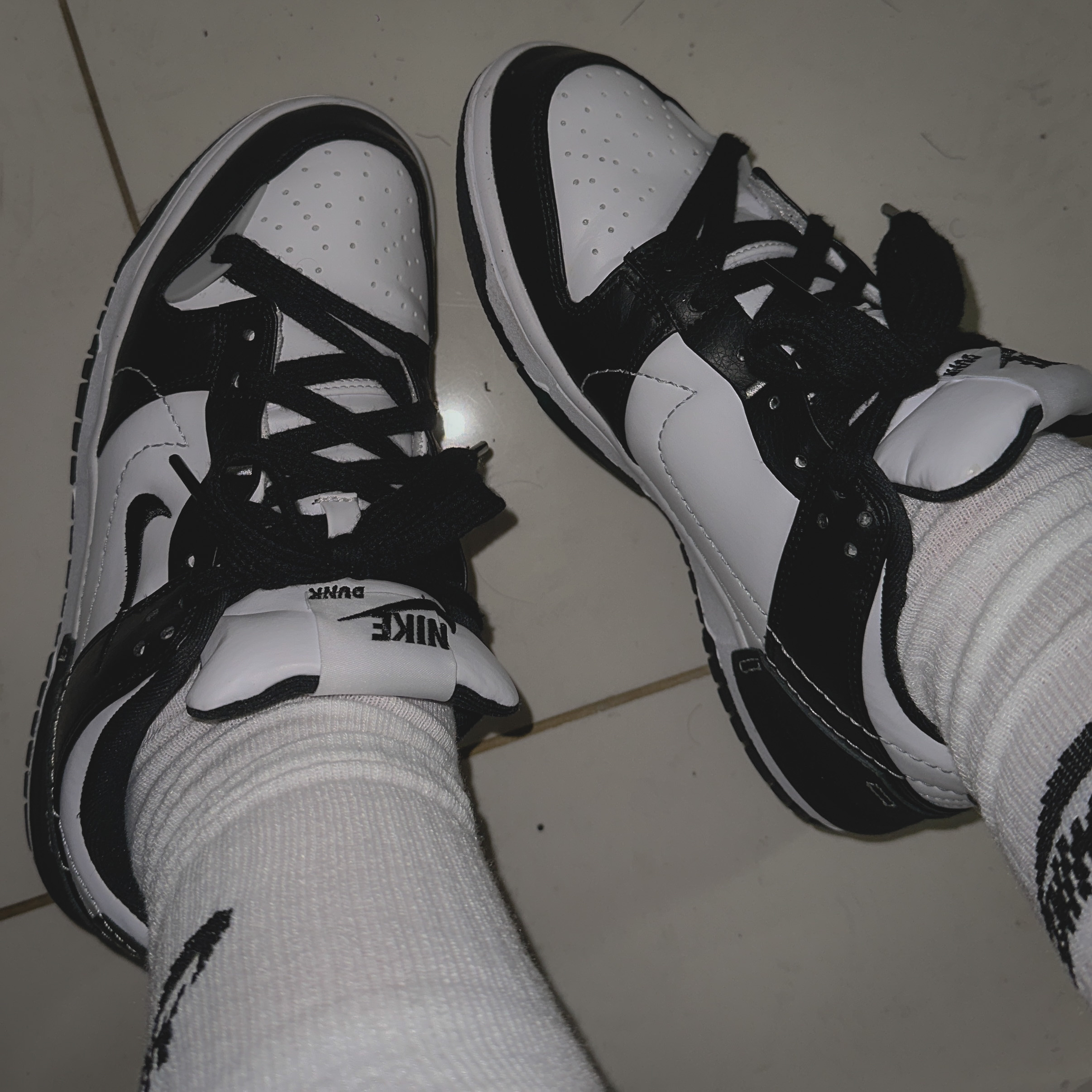 (W) Nike Dunk Low Disrupt 2 Black White 착용 스타일 - 2