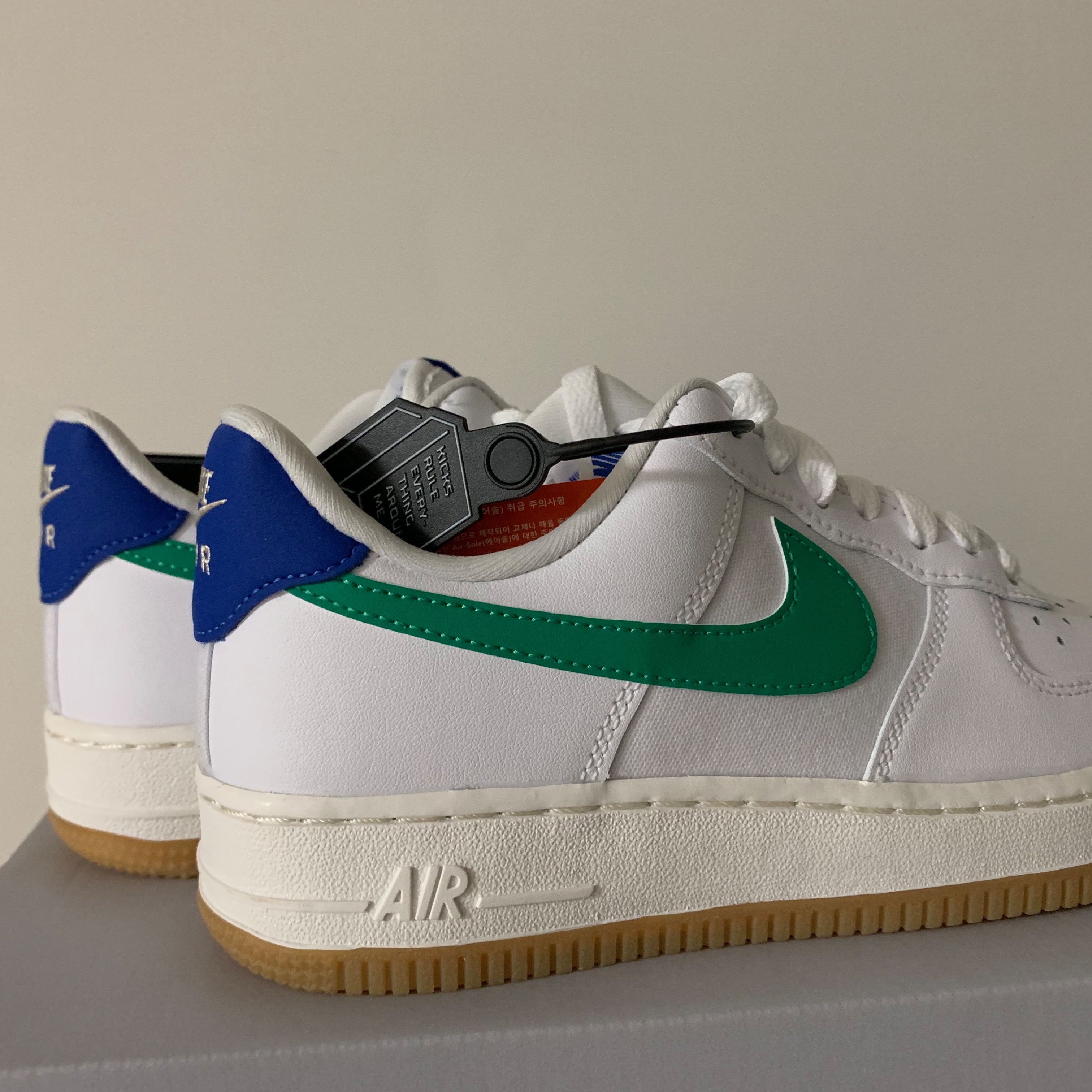 (W) Nike Air Force 1 '07 White Stadium Green 착용 스타일 - 2