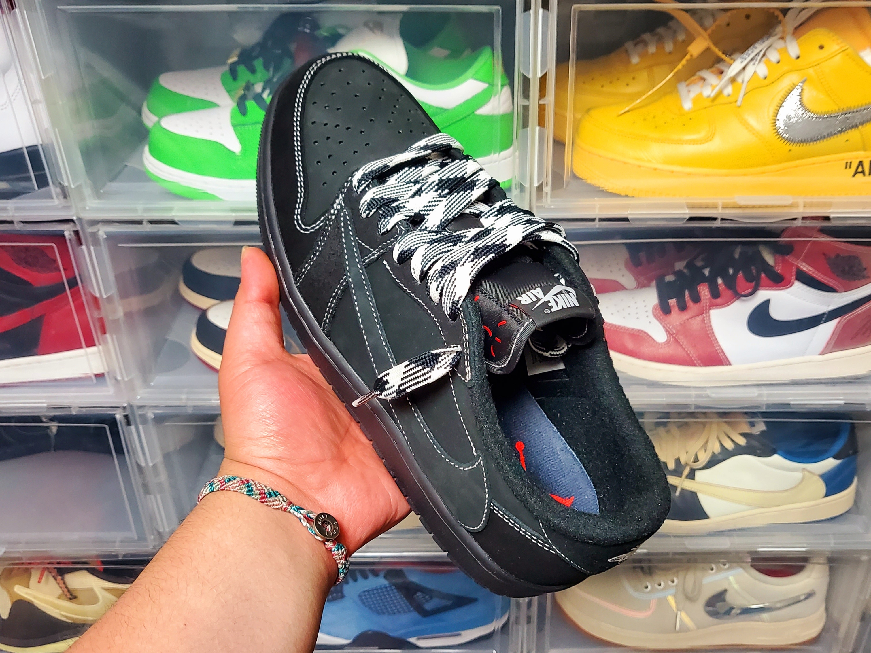 Jordan 1 x Travis Scott Retro Low OG SP Black Phantom 착용 스타일 - 2