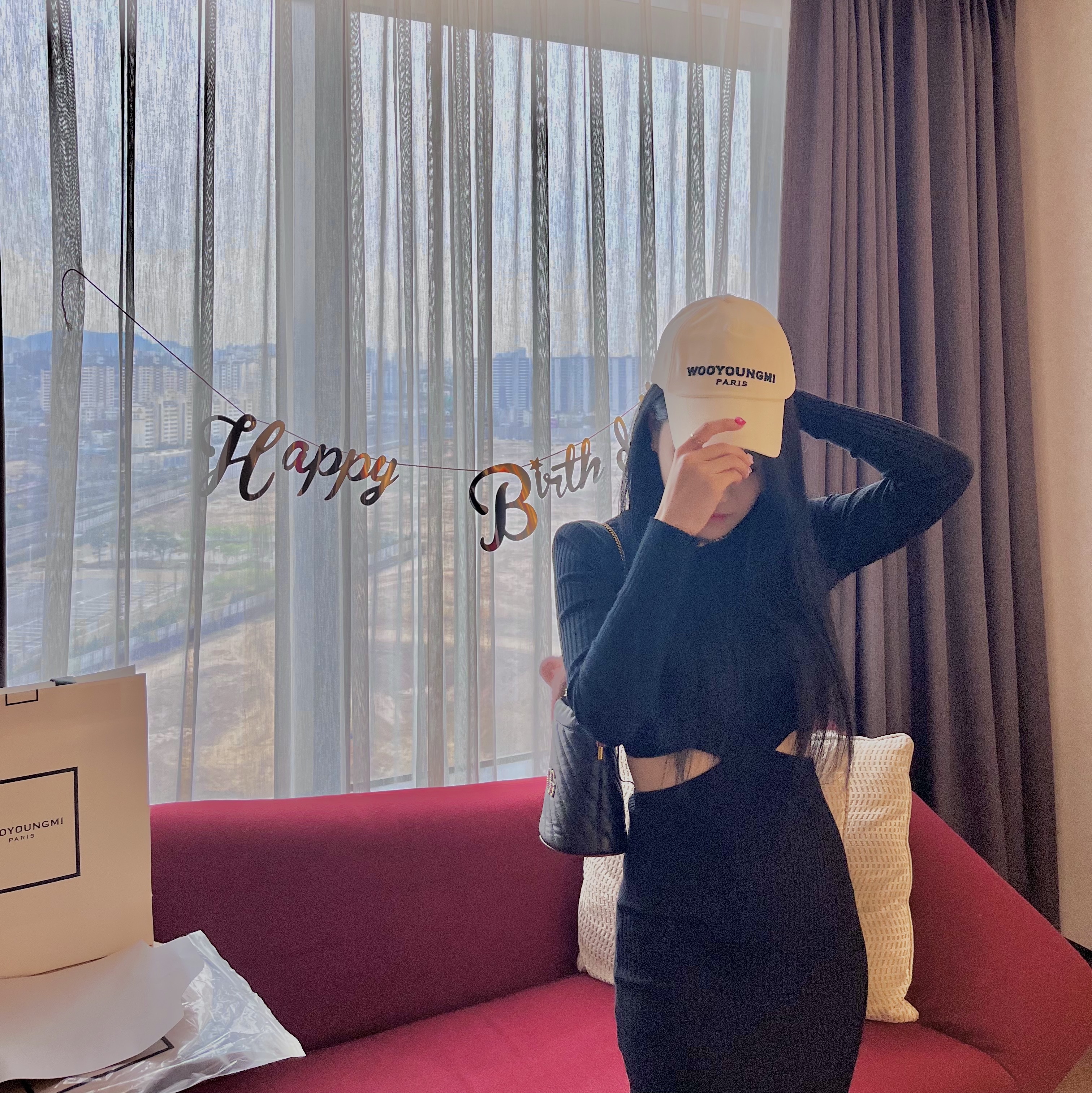 Wooyoungmi Embroidered Ball Cap White - 23SS, Gucci GG Marmont Matelasse Mini Bucket Bag Black 착용 스타일 - 5
