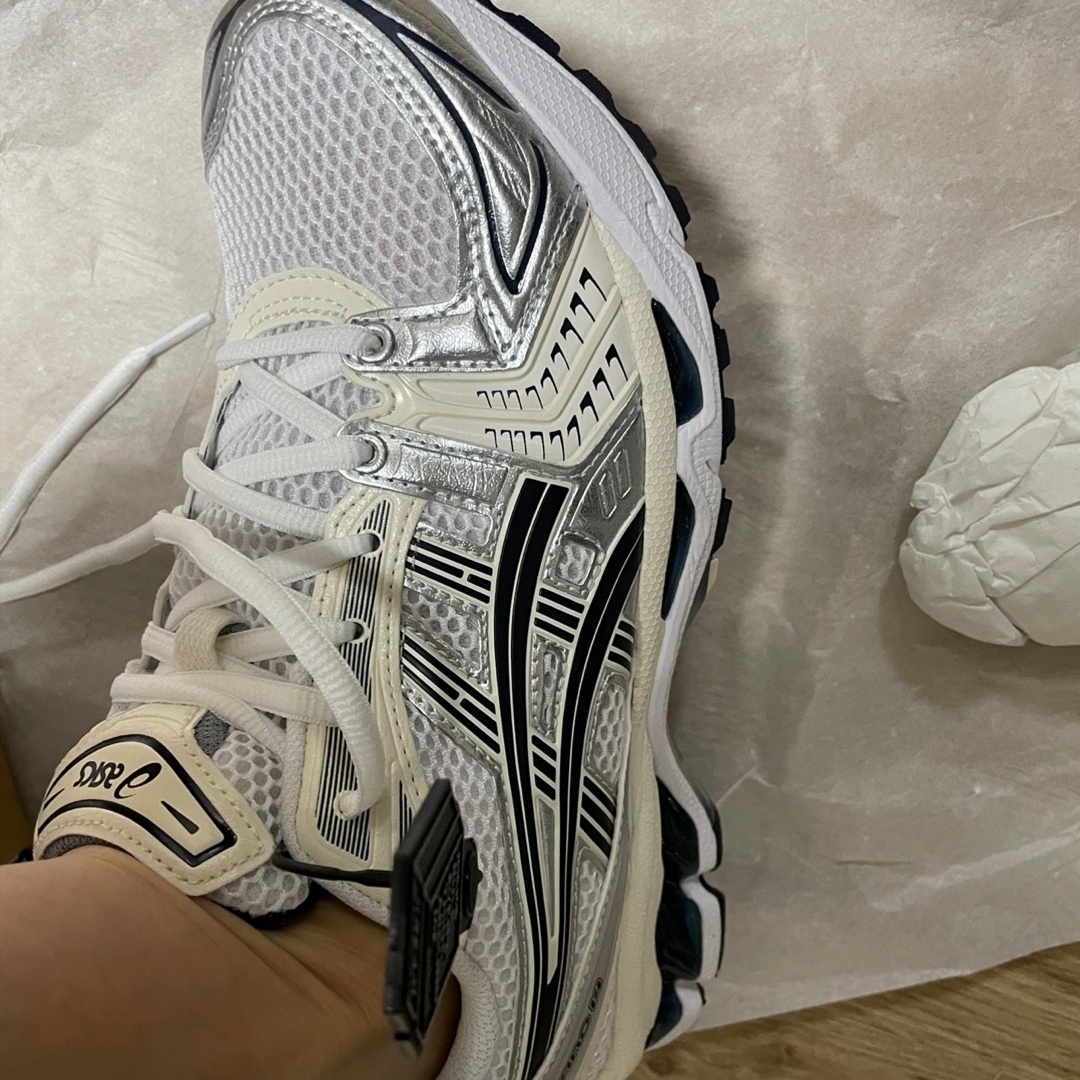(W) Asics Gel-Kayano 14 White Midnight 착용 스타일 - 1