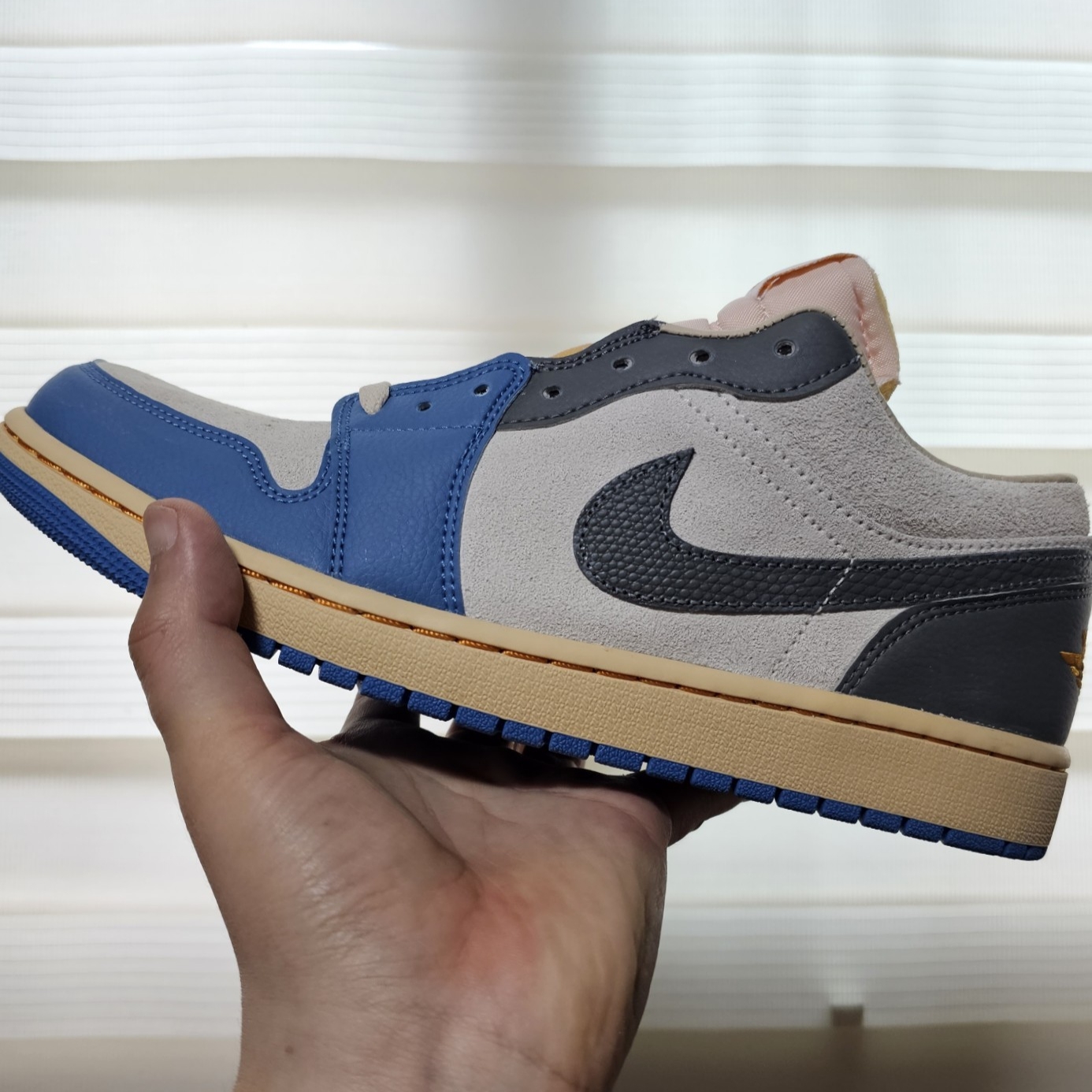 Jordan 1 Low SE Tokyo 96 착용 스타일 - 3