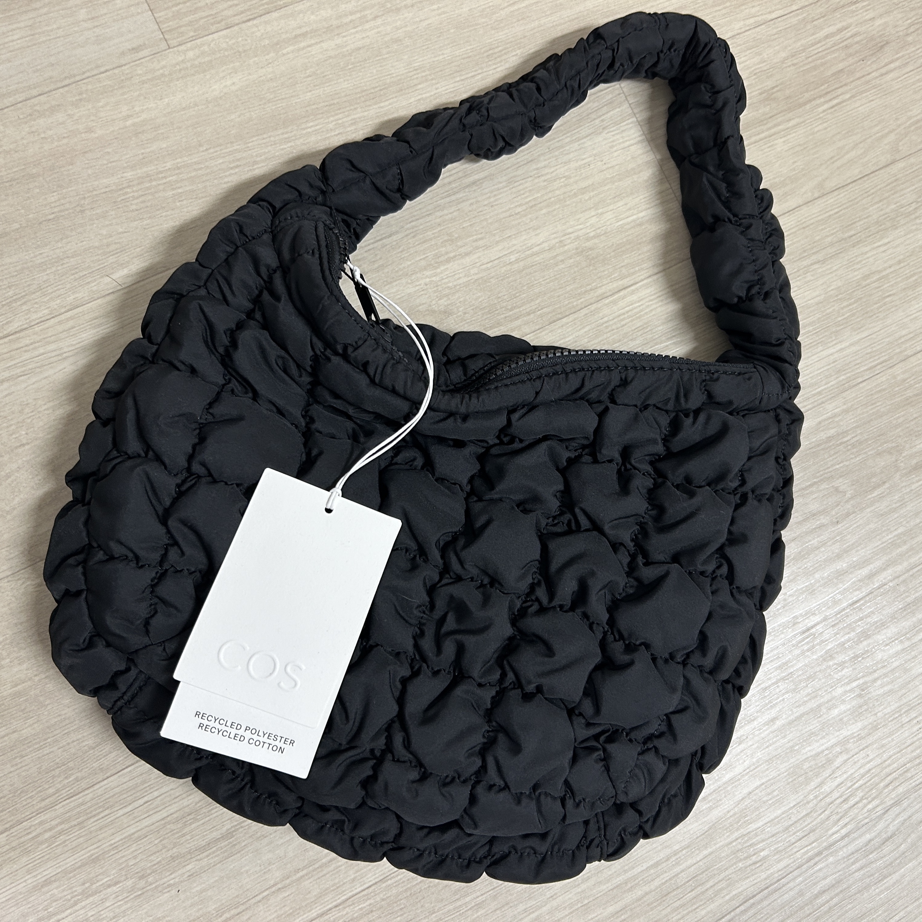 COS Quilted Mini Bag Black 착용 스타일